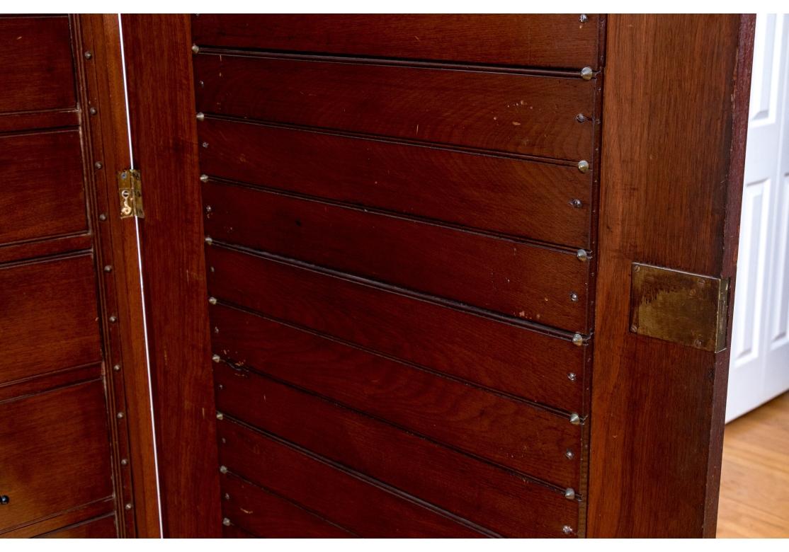 Klassisch Antique Eastlake Mirror Tür Armoire im Zustand „Relativ gut“ im Angebot in Bridgeport, CT