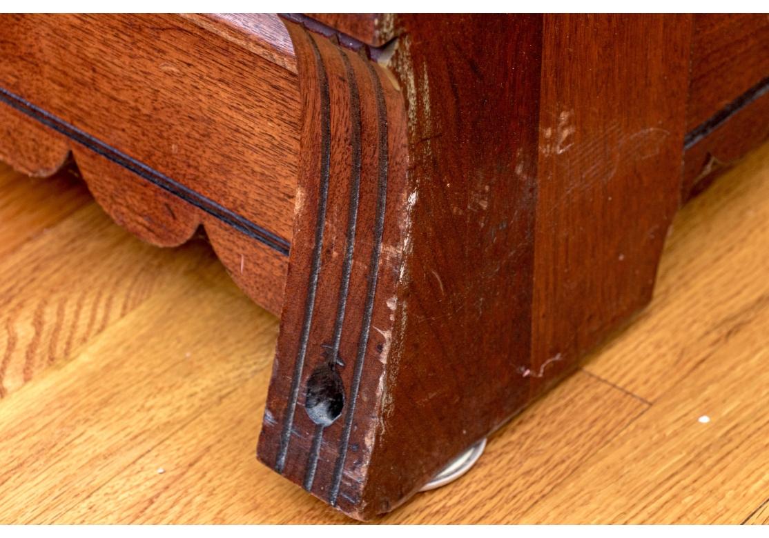 Klassisch Antique Eastlake Mirror Tür Armoire (19. Jahrhundert) im Angebot