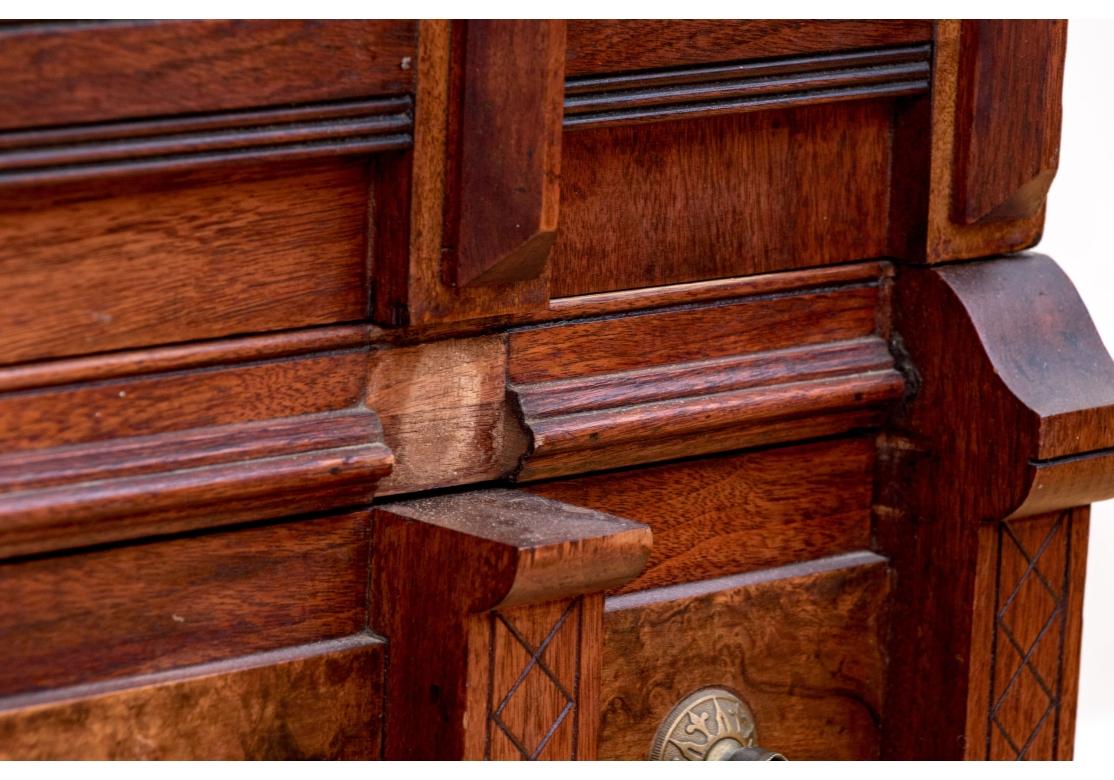 Klassisch Antique Eastlake Mirror Tür Armoire (Bronze) im Angebot