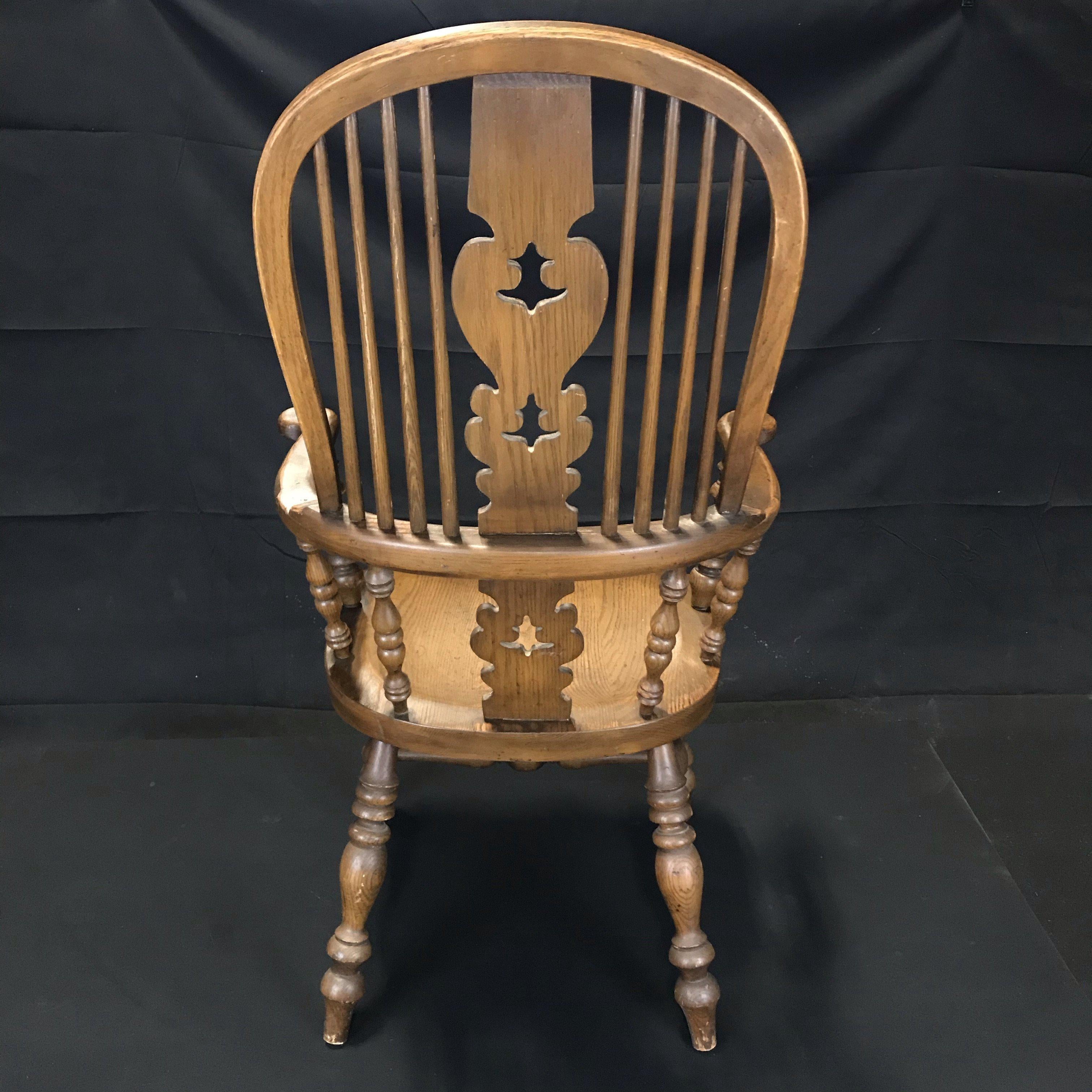 Classic Antique Oak British Windsor Arm Chair For Sale 4