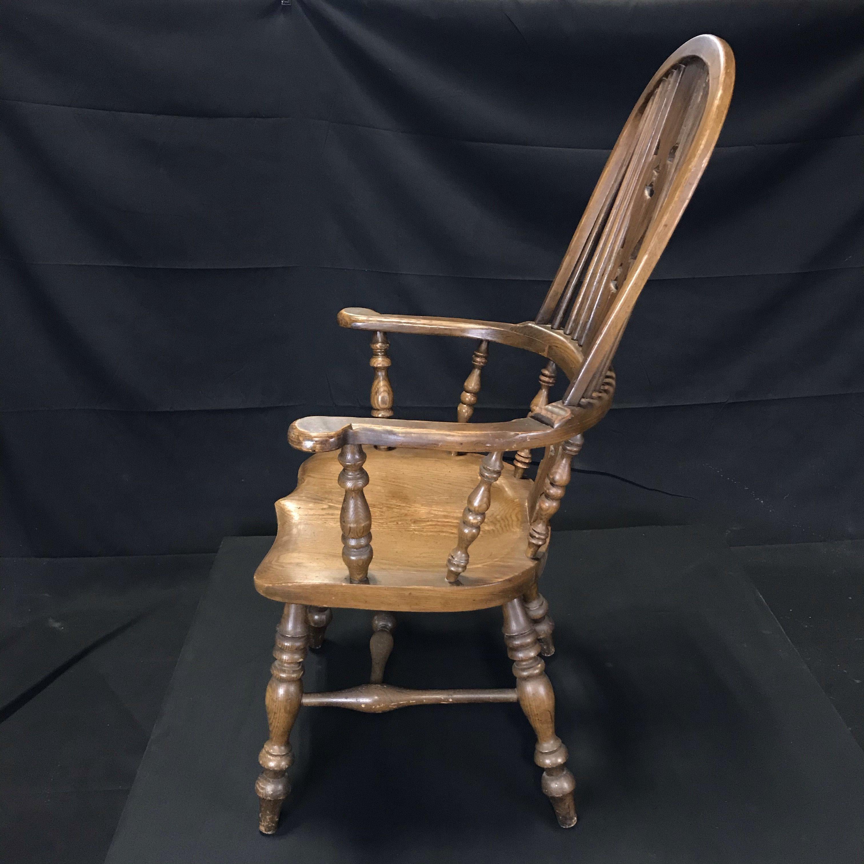 Classic Antique Oak British Windsor Arm Chair For Sale 1