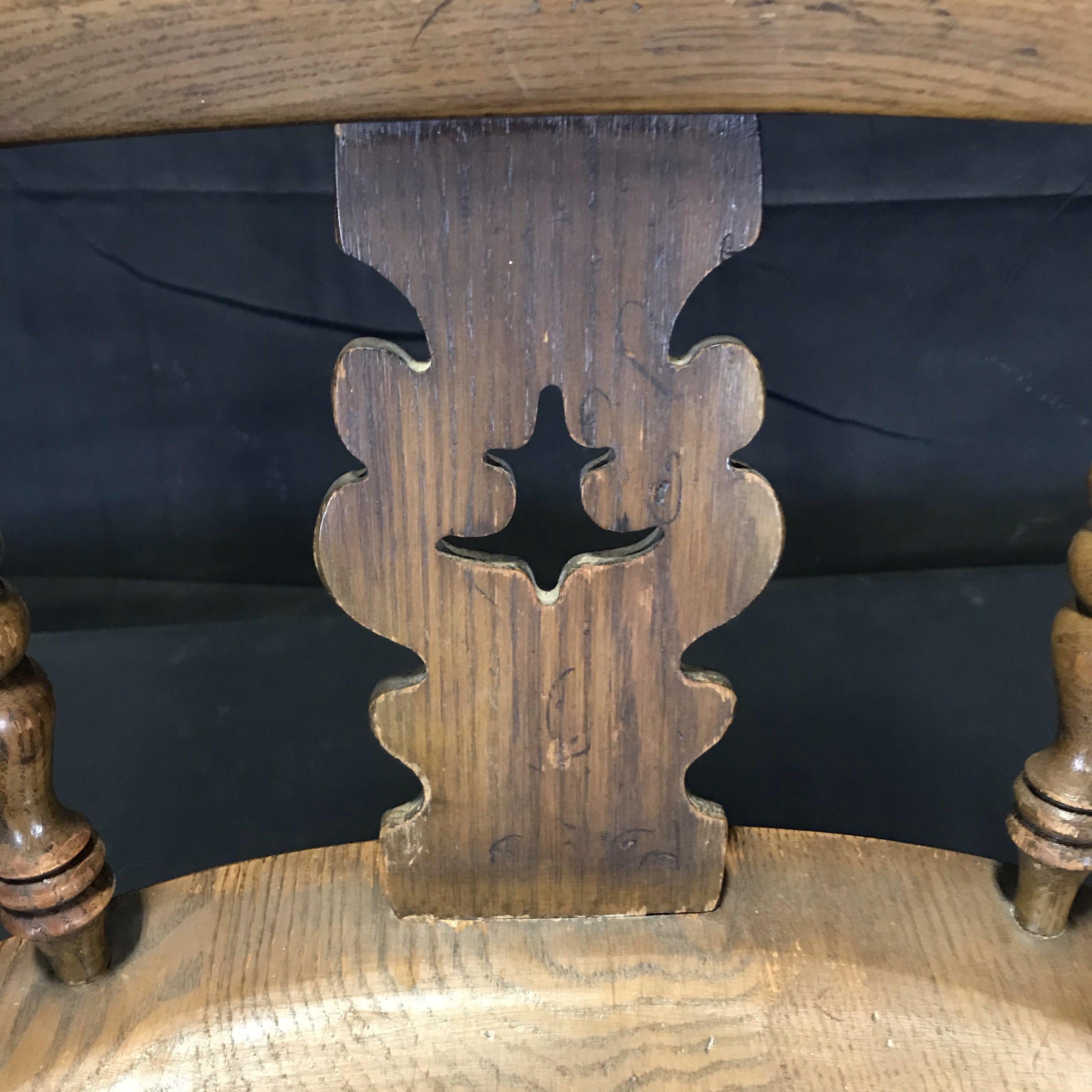 Classic Antique Oak British Windsor Arm Chair For Sale 2