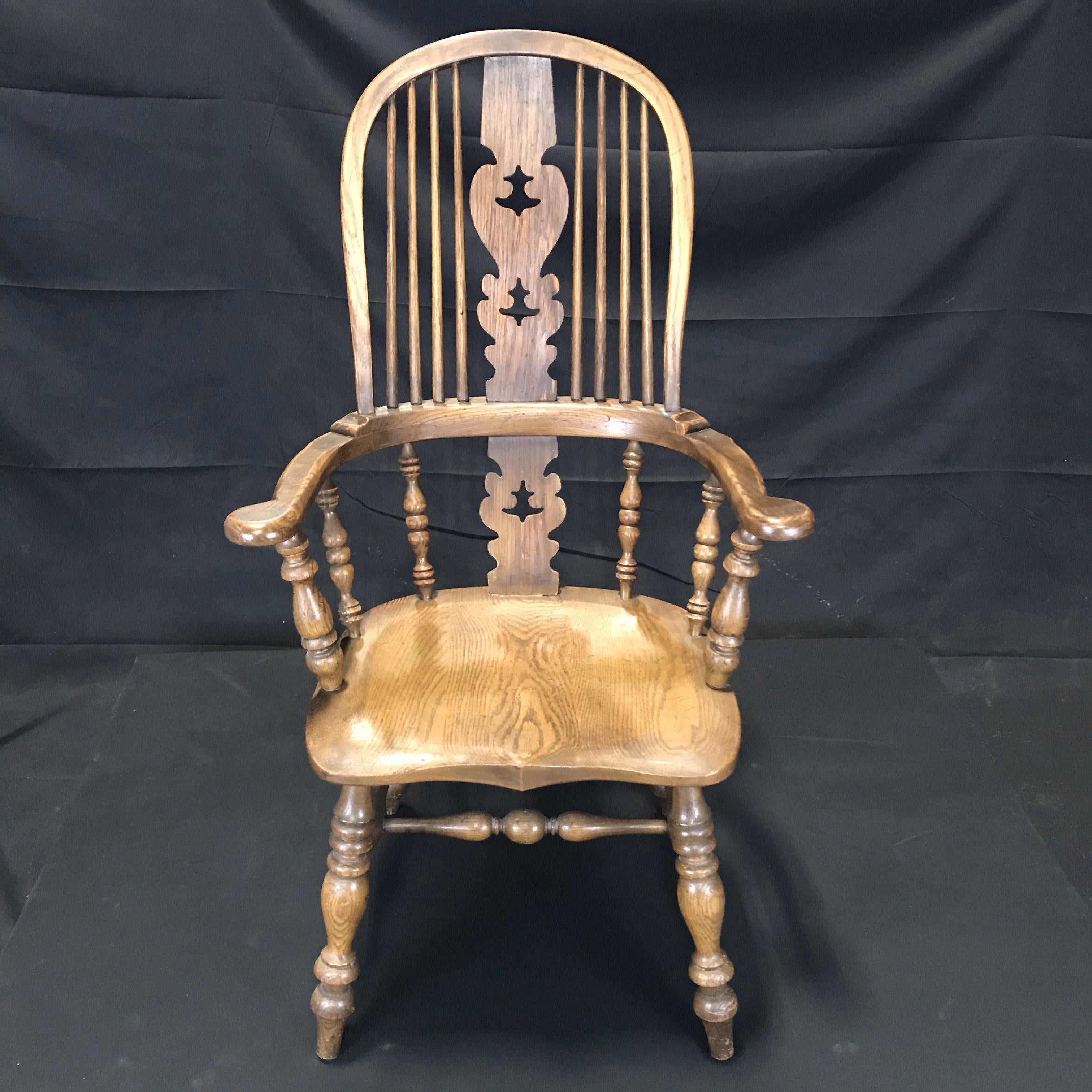 Classic Antique Oak British Windsor Arm Chair For Sale 3