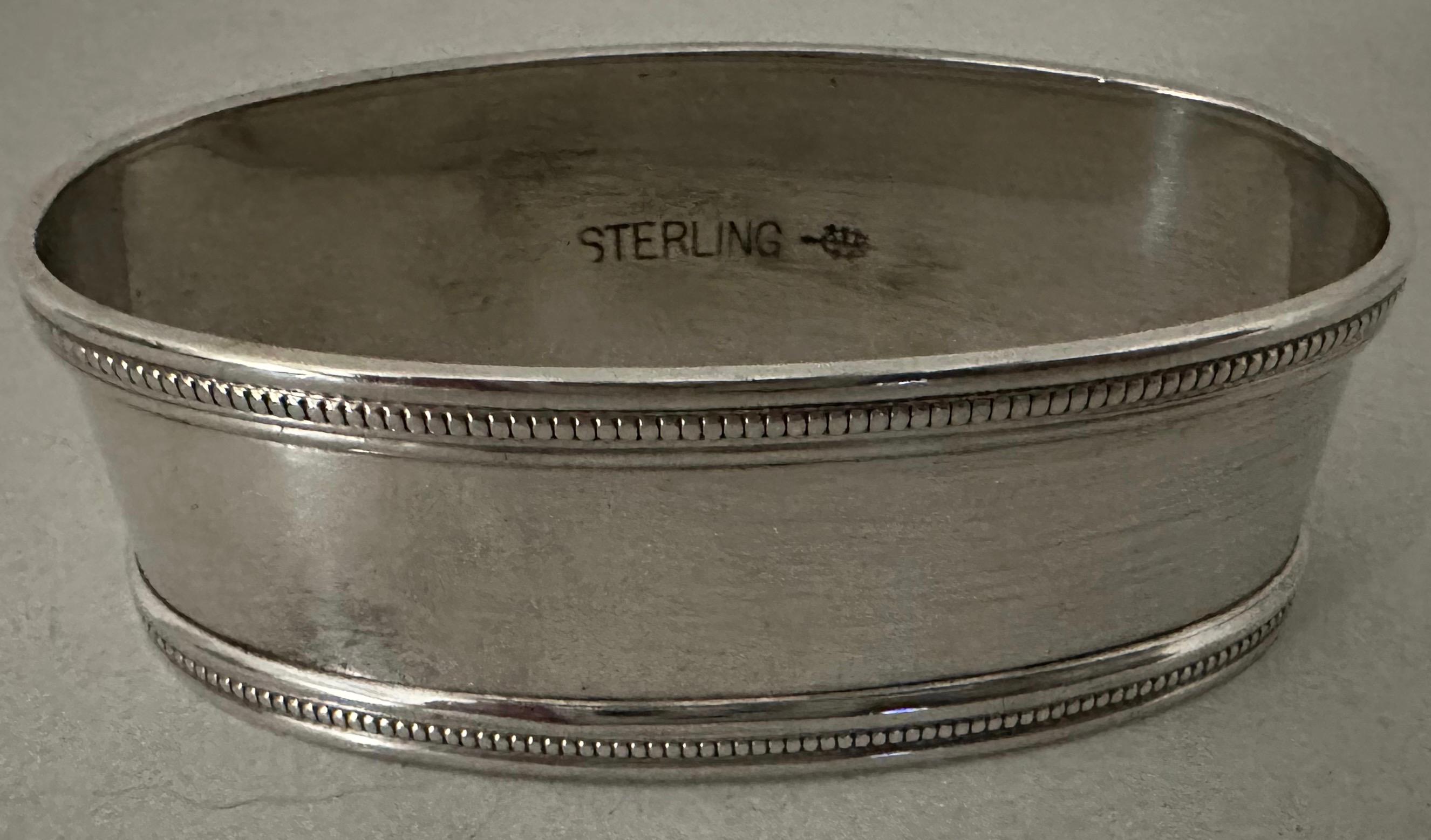 Rond de serviette ovale classique en argent sterling A Classic Silver + Bon état - En vente à Sheffield, MA
