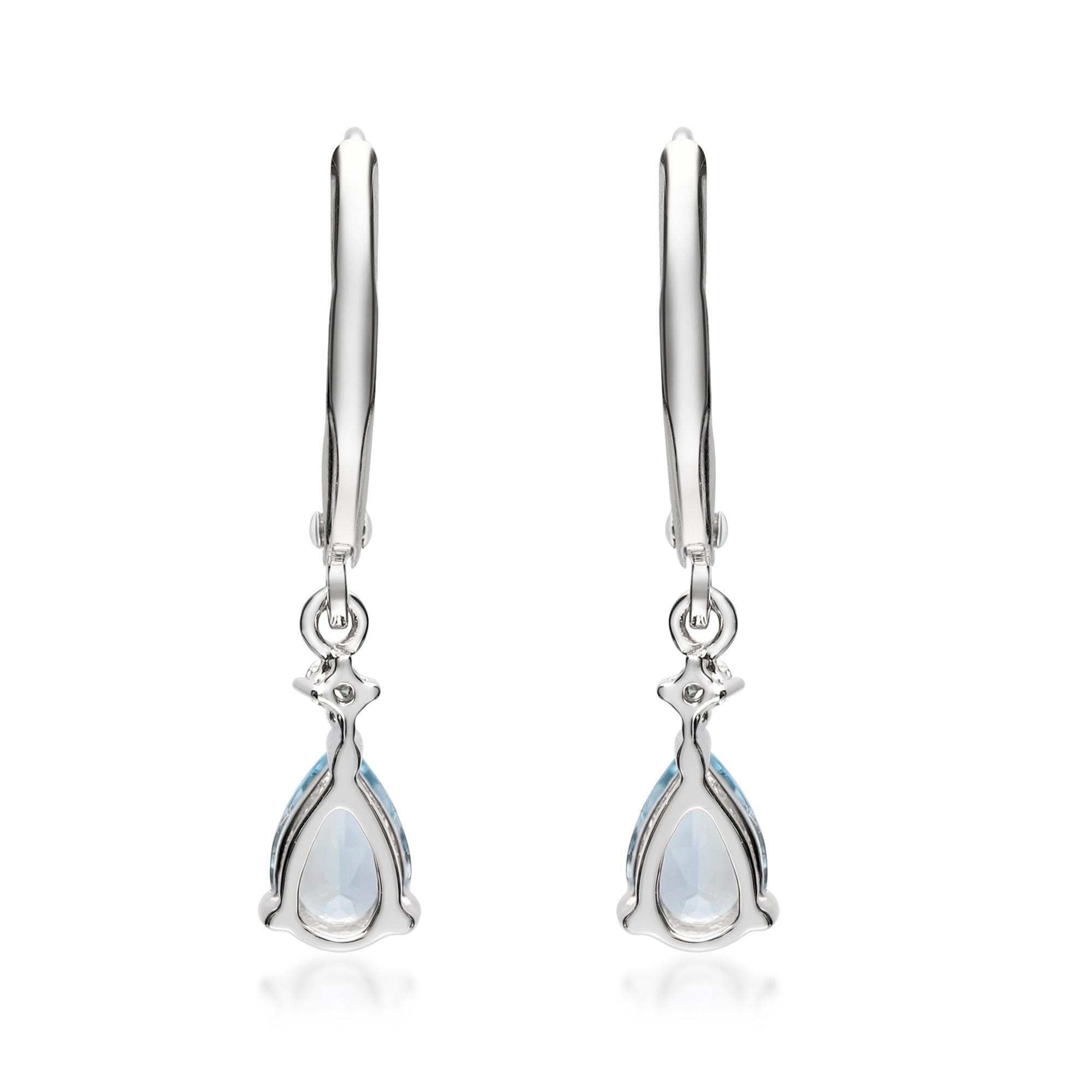 Art déco Boucle d'oreille classique en or blanc 14K avec aigue-marine taillée en poire et ornée de diamants en vente