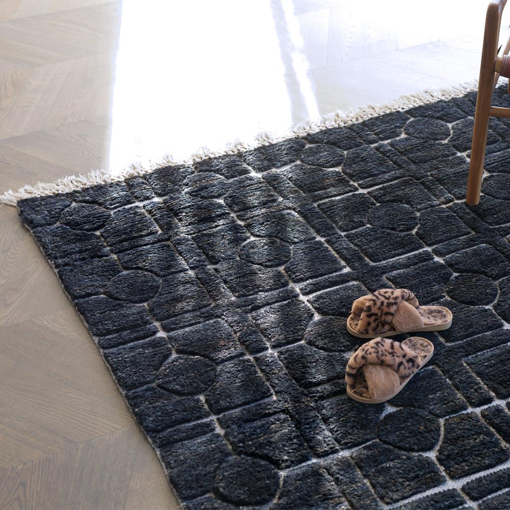 Indian Classic Architectural Customizable Breezeblock Weave Rug in Midnight Small