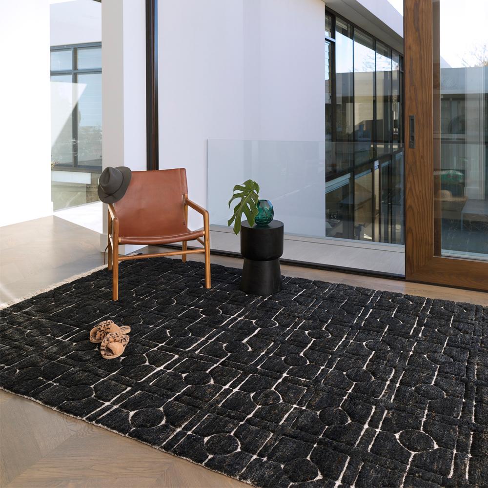 Das Breezeblock Weave ist nach seinem Muster benannt, das an dieses klassische architektonische Merkmal von Palm Springs erinnert. Das lustige, verspielte und auffällige geometrische Muster besteht aus einer Mischung aus luxuriösen Jutefasern und