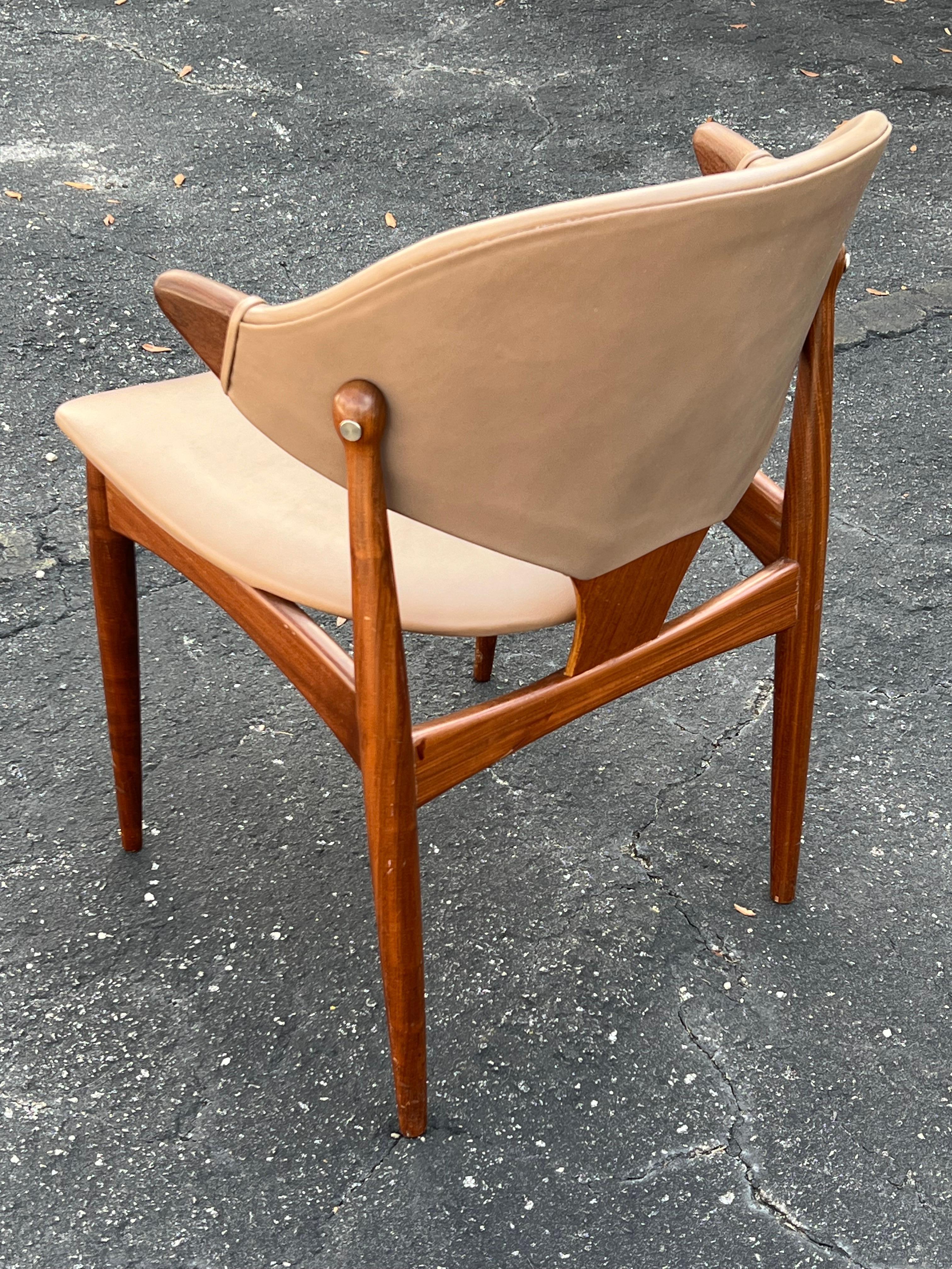 Mid-20th Century Classic Arne Vodder Leather And Teak Chair For Mahjongg Holland 1964 For Sale