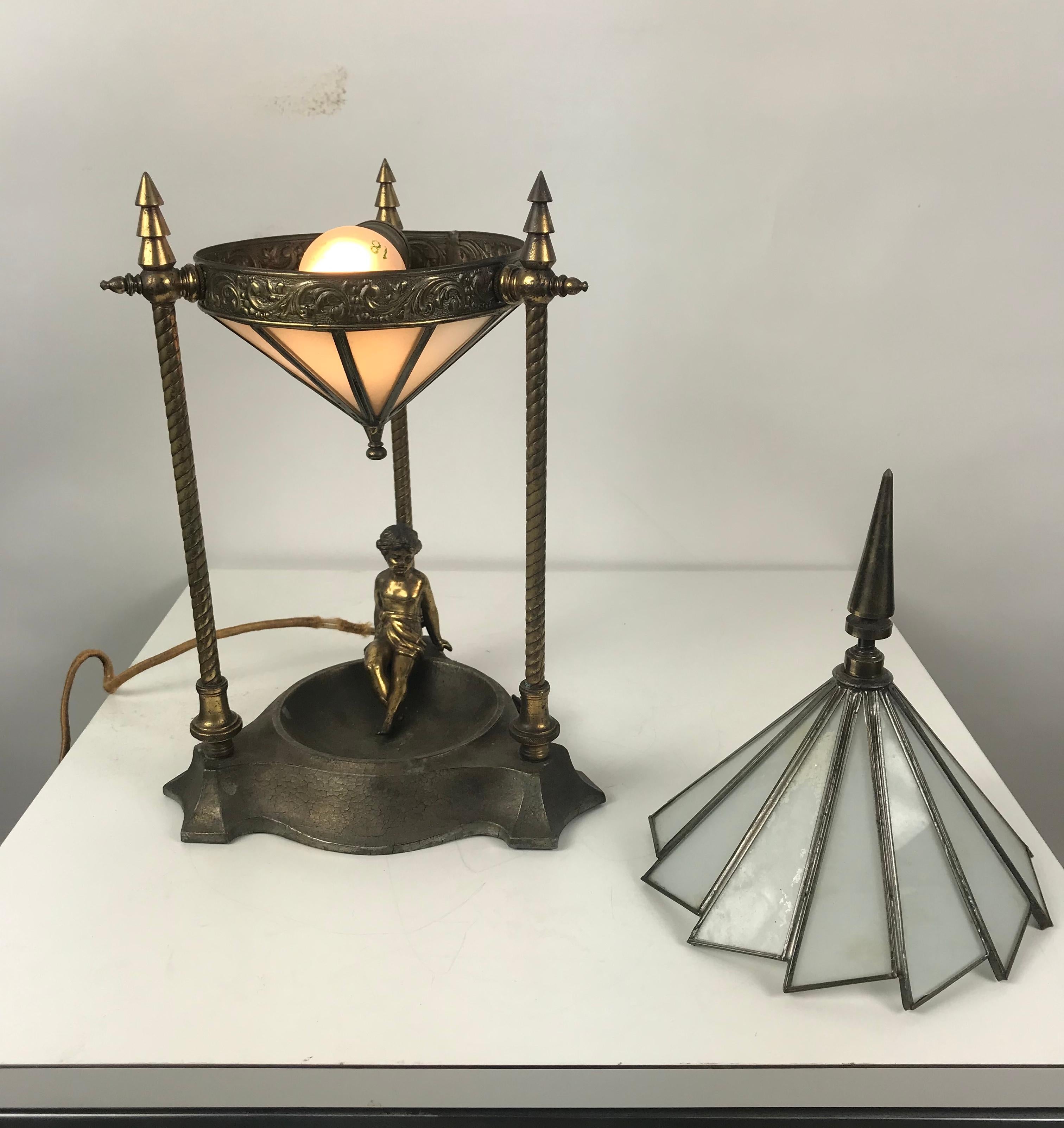 Classic Art Deco Boudoir Lamp Stunning Ziggurat Leaded Shade 3