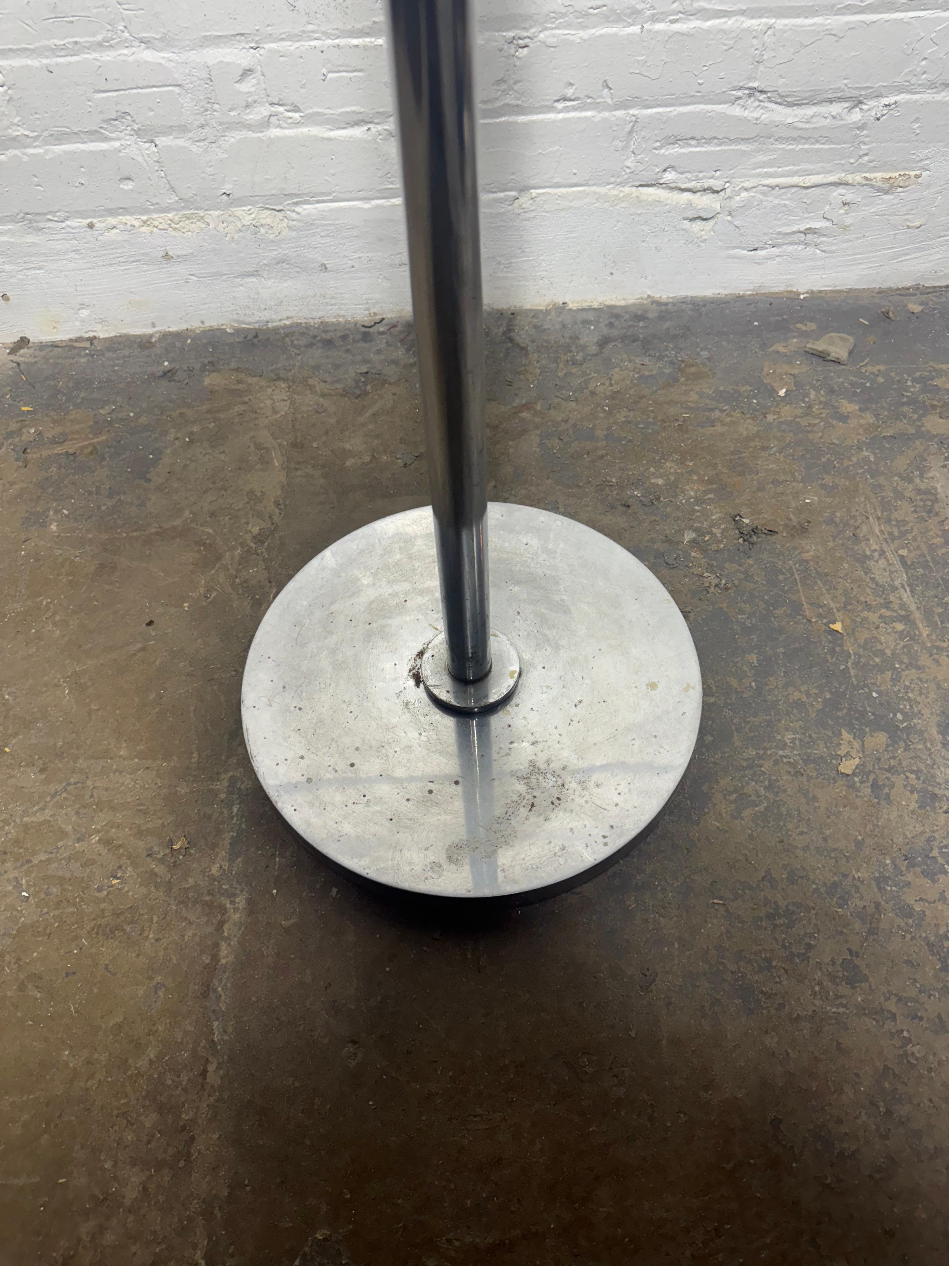 Placcato Classica barra a T in acciaio cromato Art Deco per abiti e capi d'abbigliamento in vendita