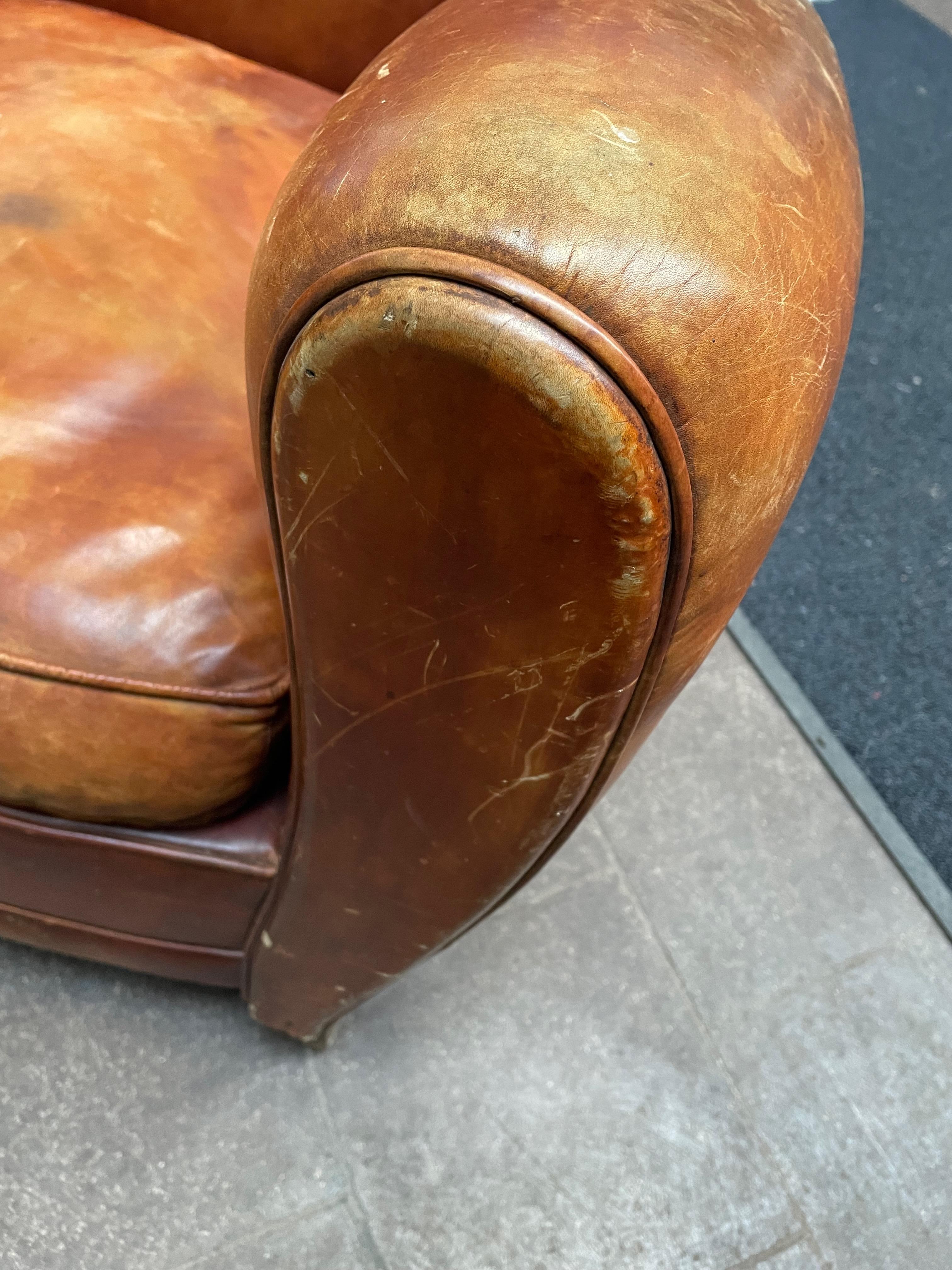 Classic Art Déco leather upholstered brown Club Chair. France 1930s. For Sale 3
