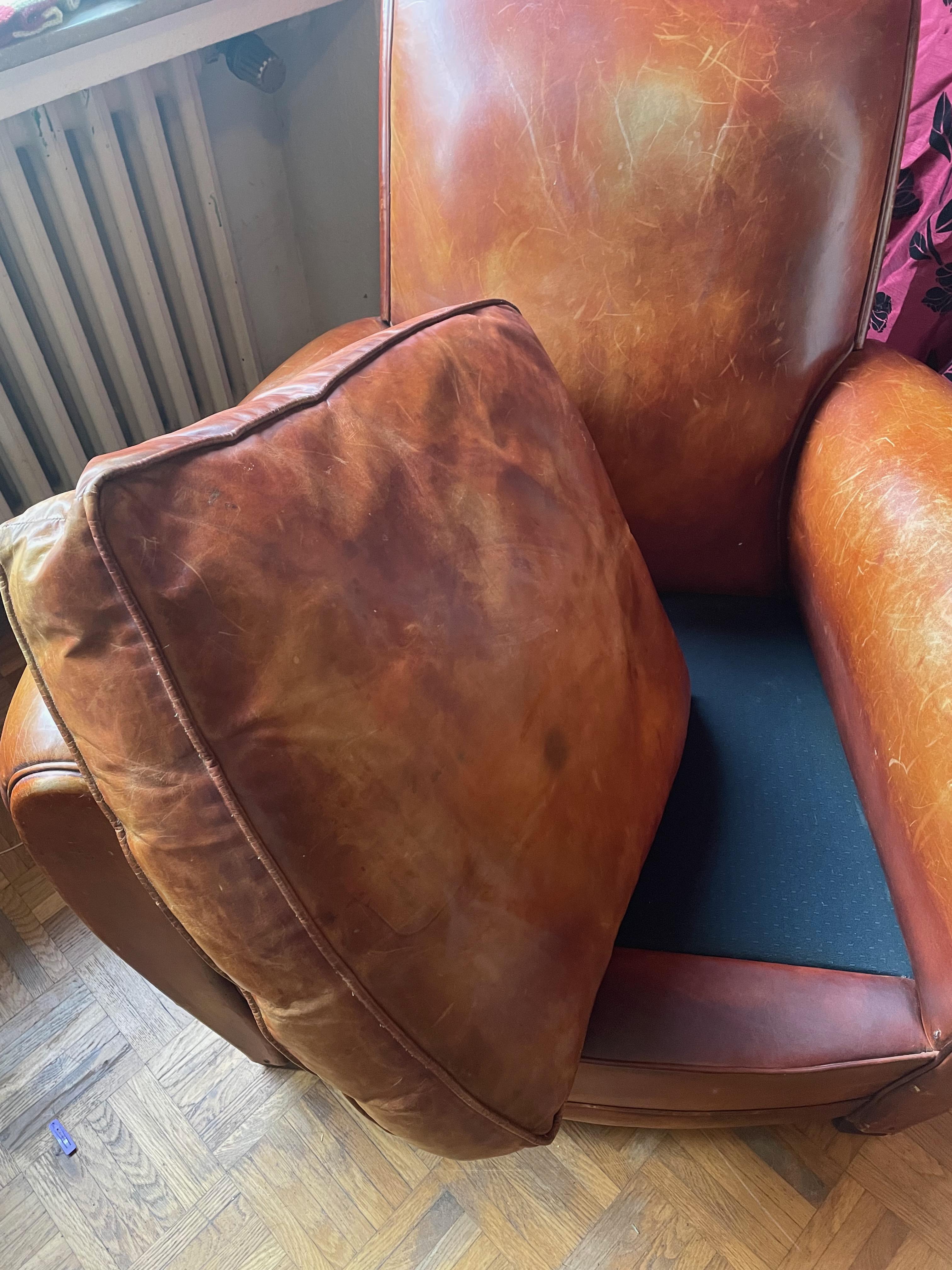Classic Art Déco leather upholstered brown Club Chair. France 1930s. In Good Condition For Sale In Köln, NW