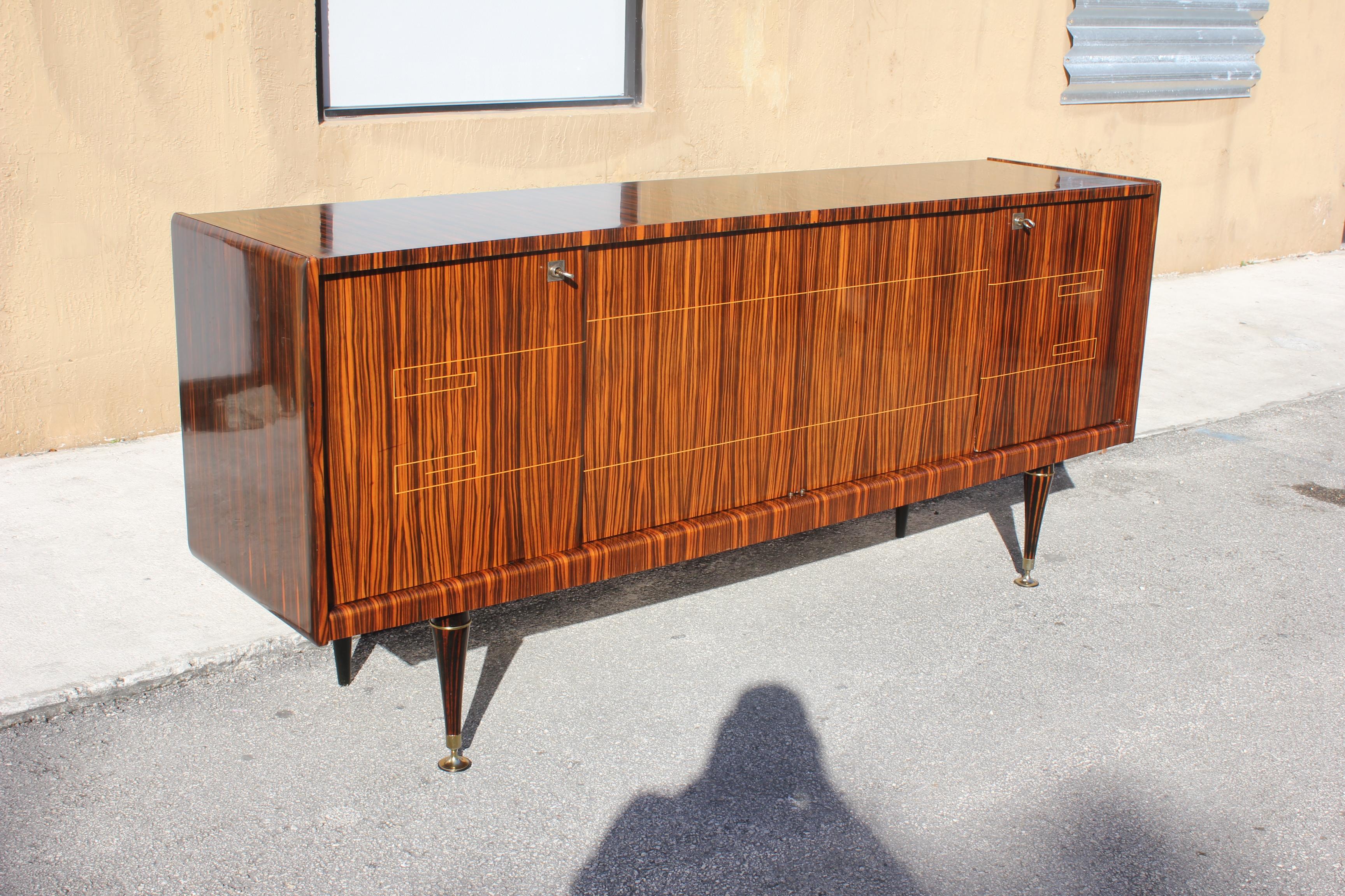 French Art Deco Style exotic Macassar ebony sideboard / buffet/bar, circa 1940s. The sideboard are in very good condition, with 4 shelves adjustable, and bar section, you can remove all the shelves if you need more space, beautiful bronze hardware