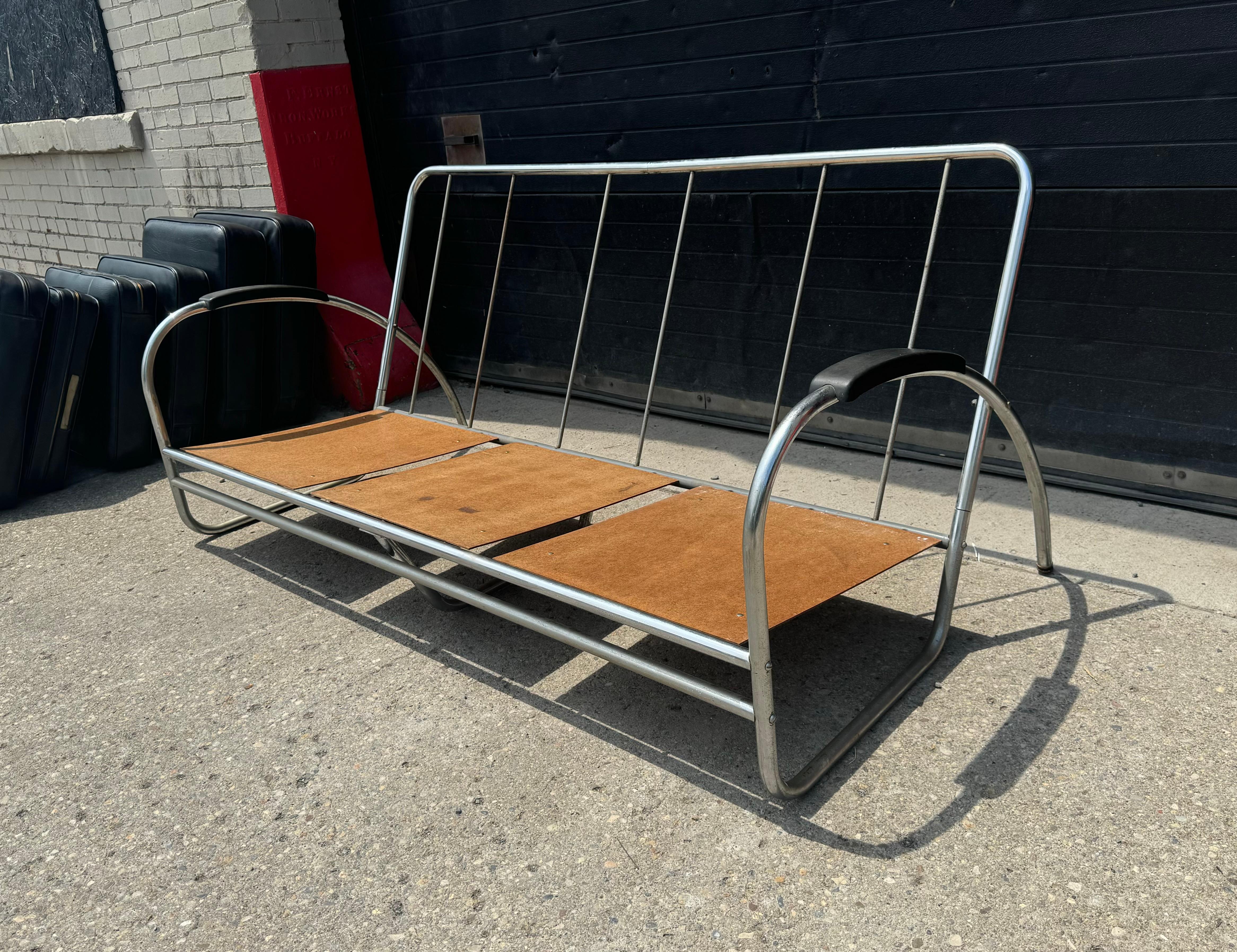 Sofá clásico Art Déco / Edad de la Máquina Cromado Tubular de 3 plazas, según Kem Weber en venta 5