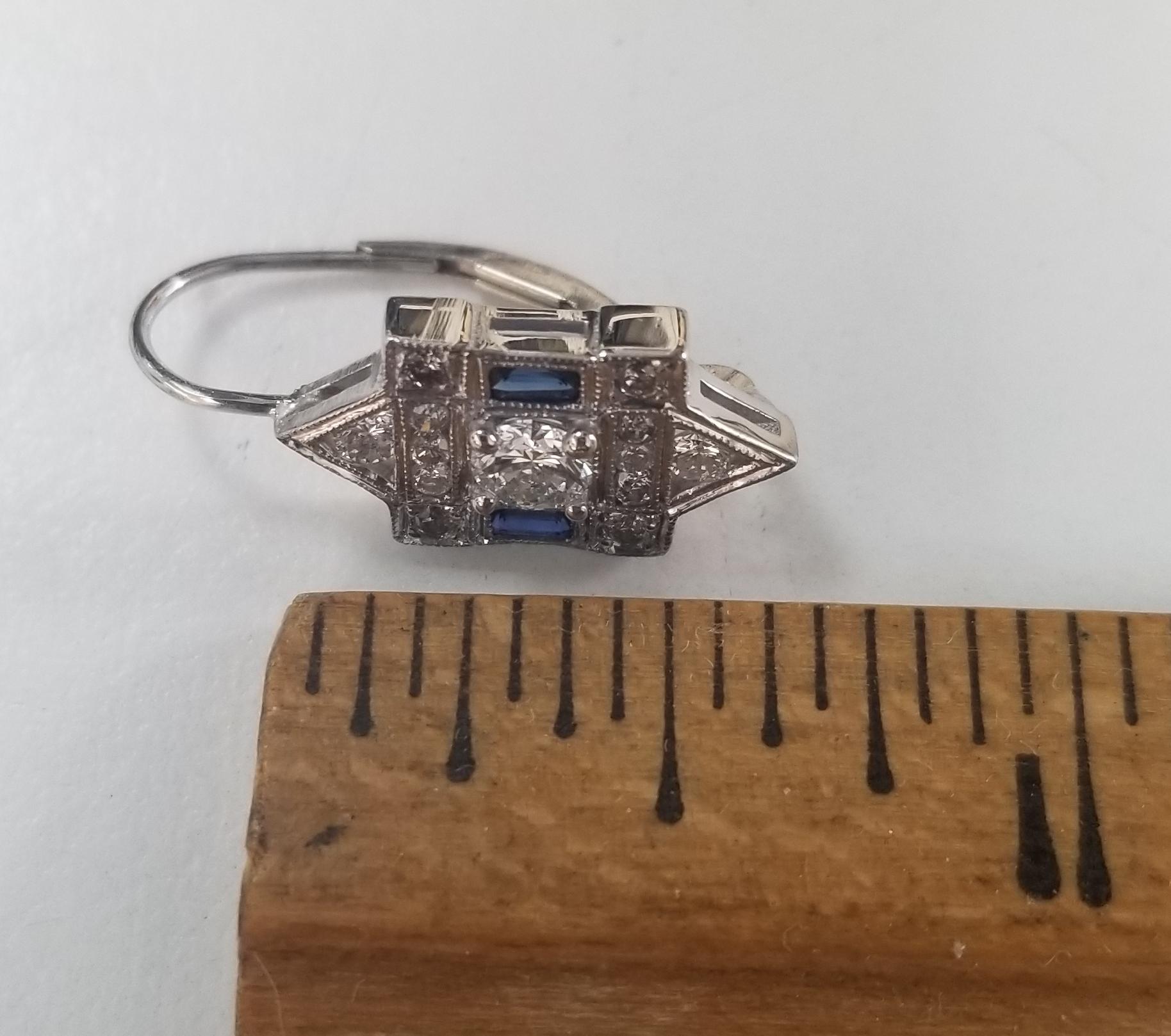 Klassische, vom Art déco-Stil inspirierte Ohrringe mit schönen Diamanten und Saphiren S (Rundschliff) im Angebot