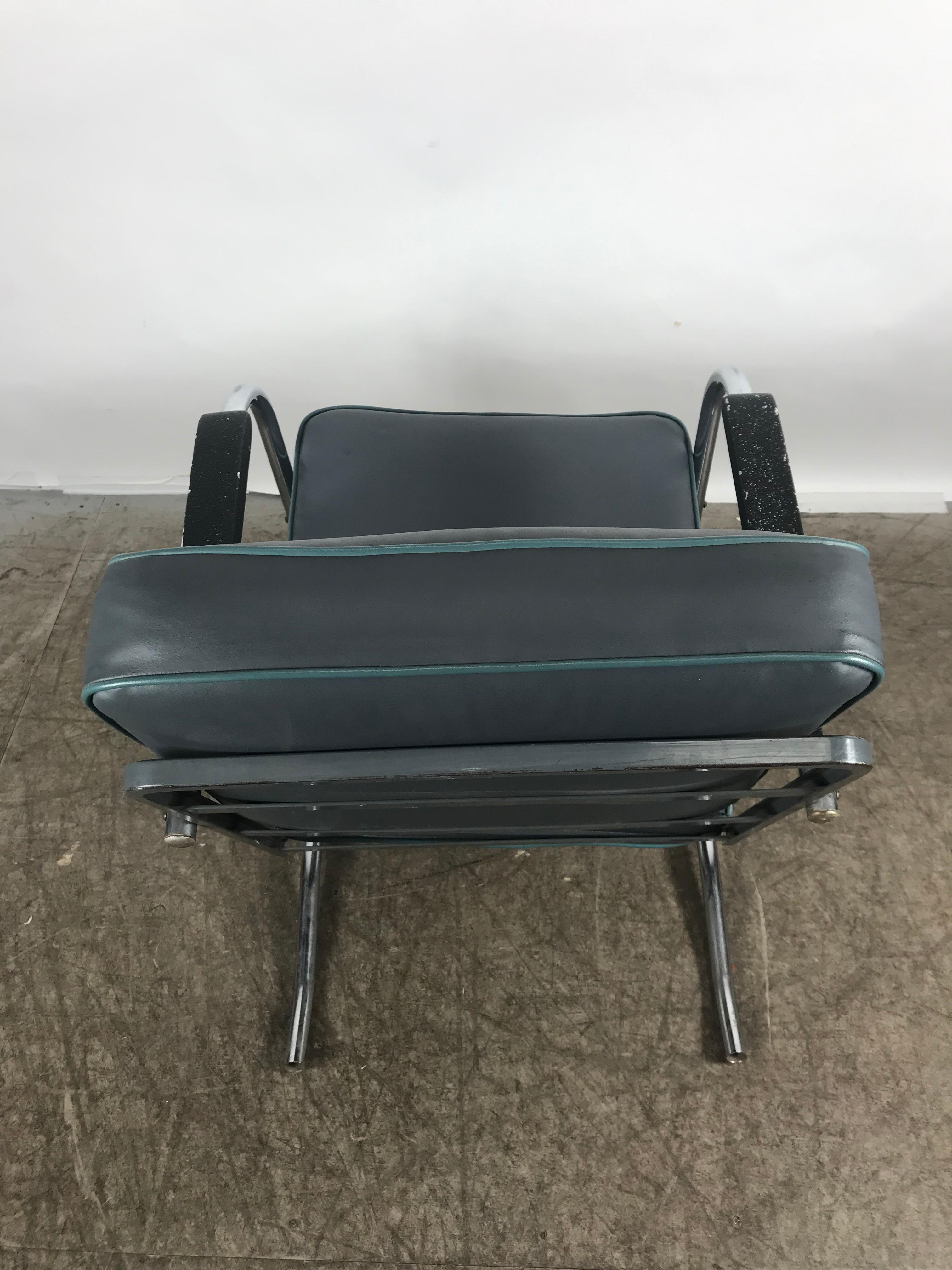 Klassischer klassischer Art-déco-Sessel mit Bauhaus-Kragen aus Chrom (amerikanisch) im Angebot