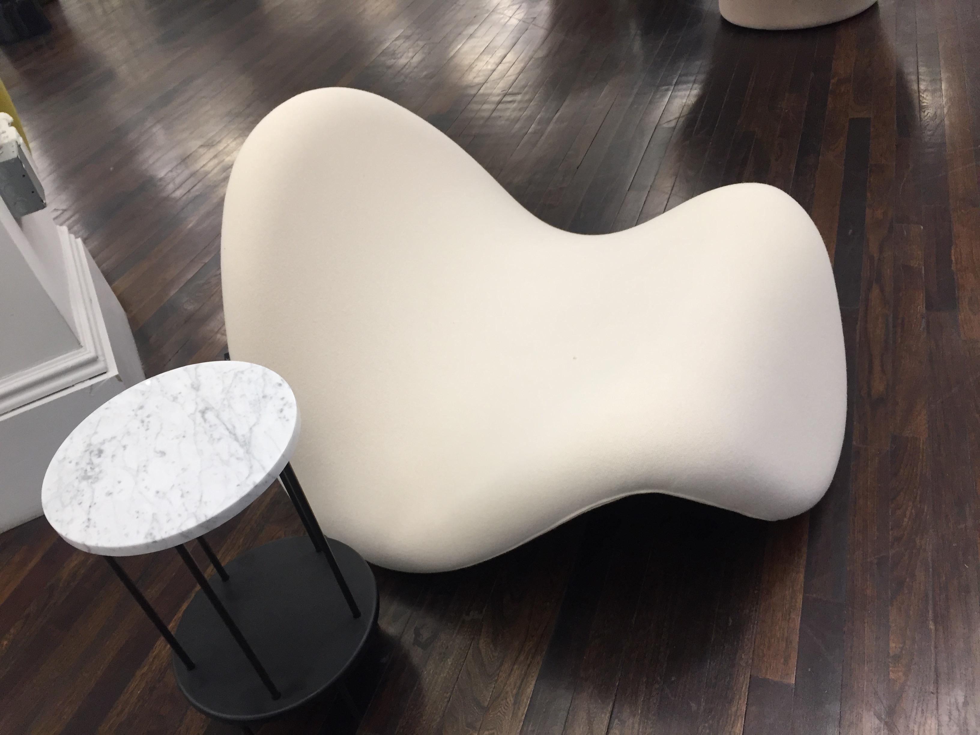 Classic Artifort White Tongue Chairs by Pierre Paulin In Excellent Condition In New York, NY