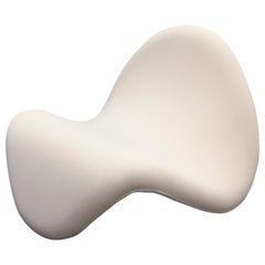 Classic Artifort White Tongue Chairs by Pierre Paulin