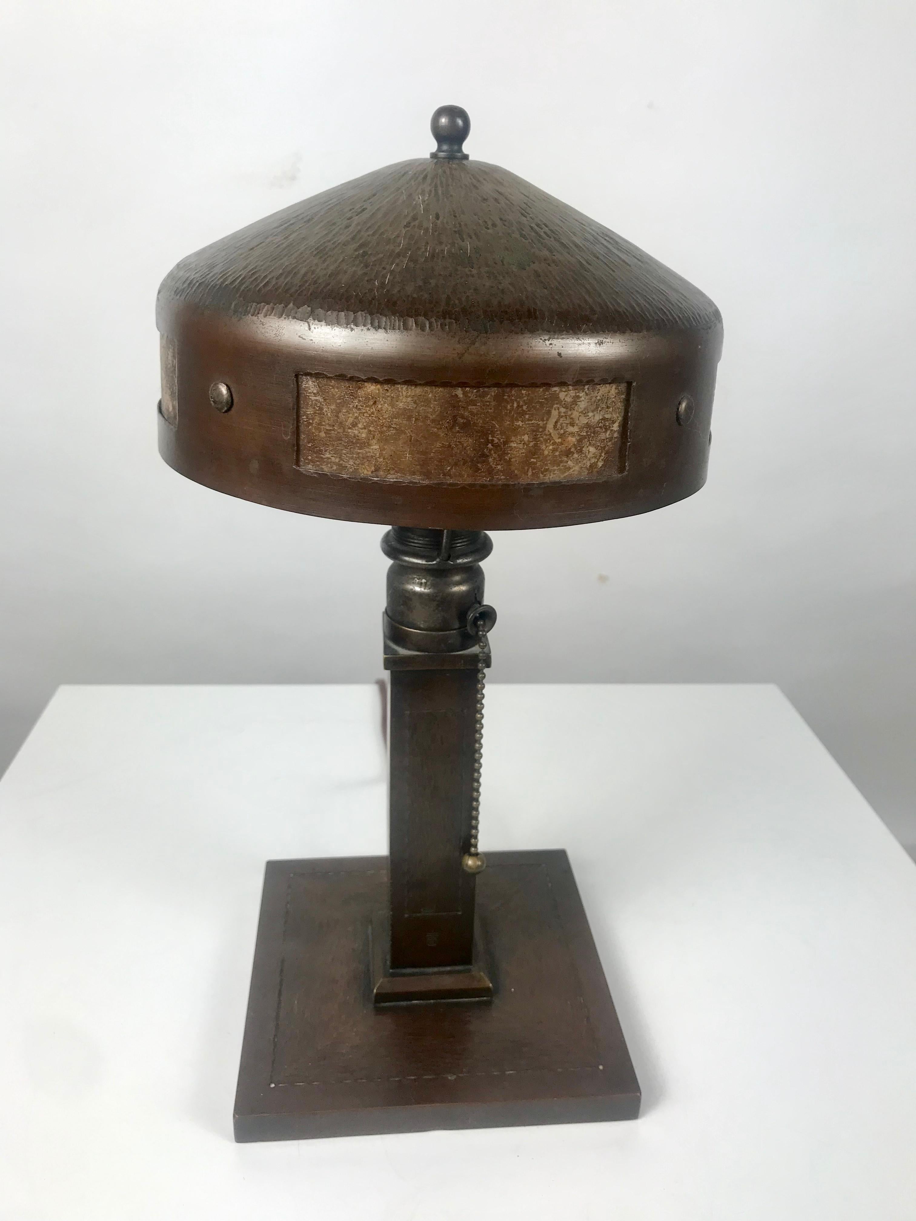 American Classic Arts & Crafts Roycroft Hammered Copper and Mica Table Lamp