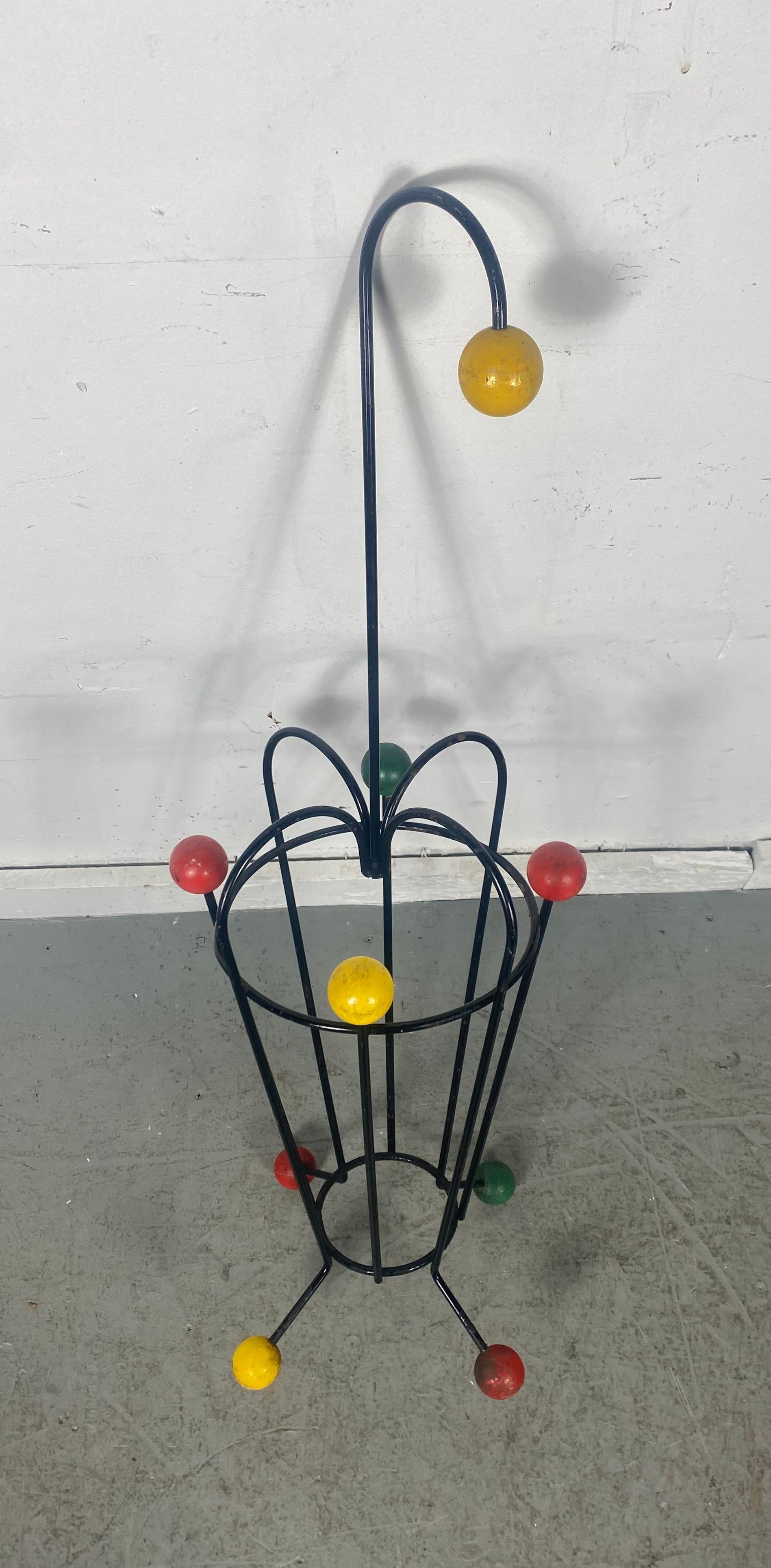 Milieu du XXe siècle Porte-parapluies de conception atomique classique et moderniste franais, boules en fer et couleurs en vente