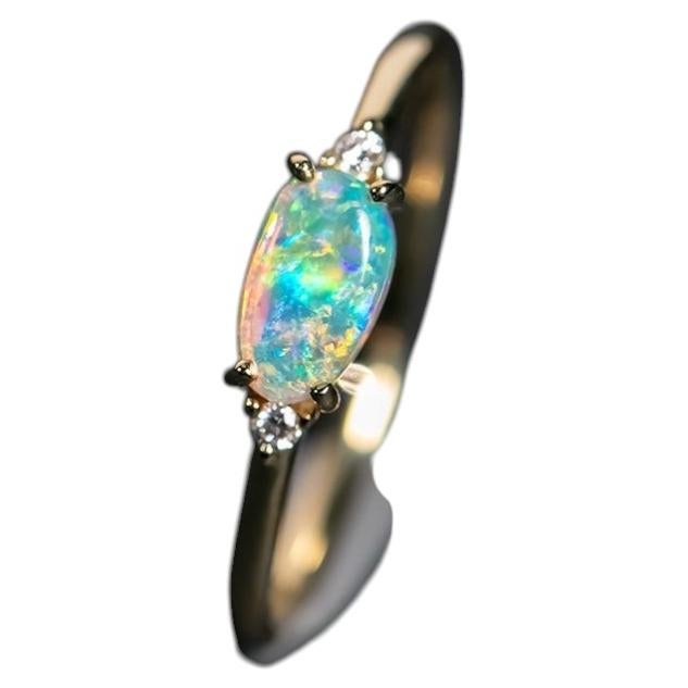 Anillo de compromiso clásico australiano con ópalo macizo y diamantes, en oro amarillo de 14K
