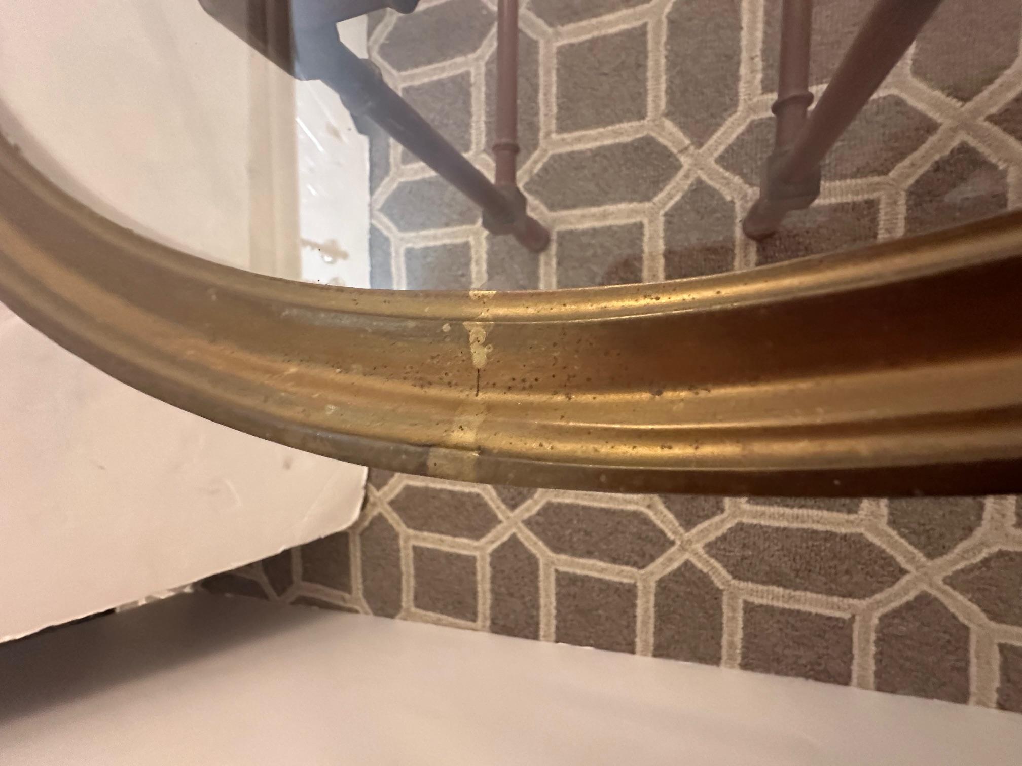 Tavolino da caffè classico Baker a vassoio ovale in ottone e vetro con base in finto bambù in vendita 1