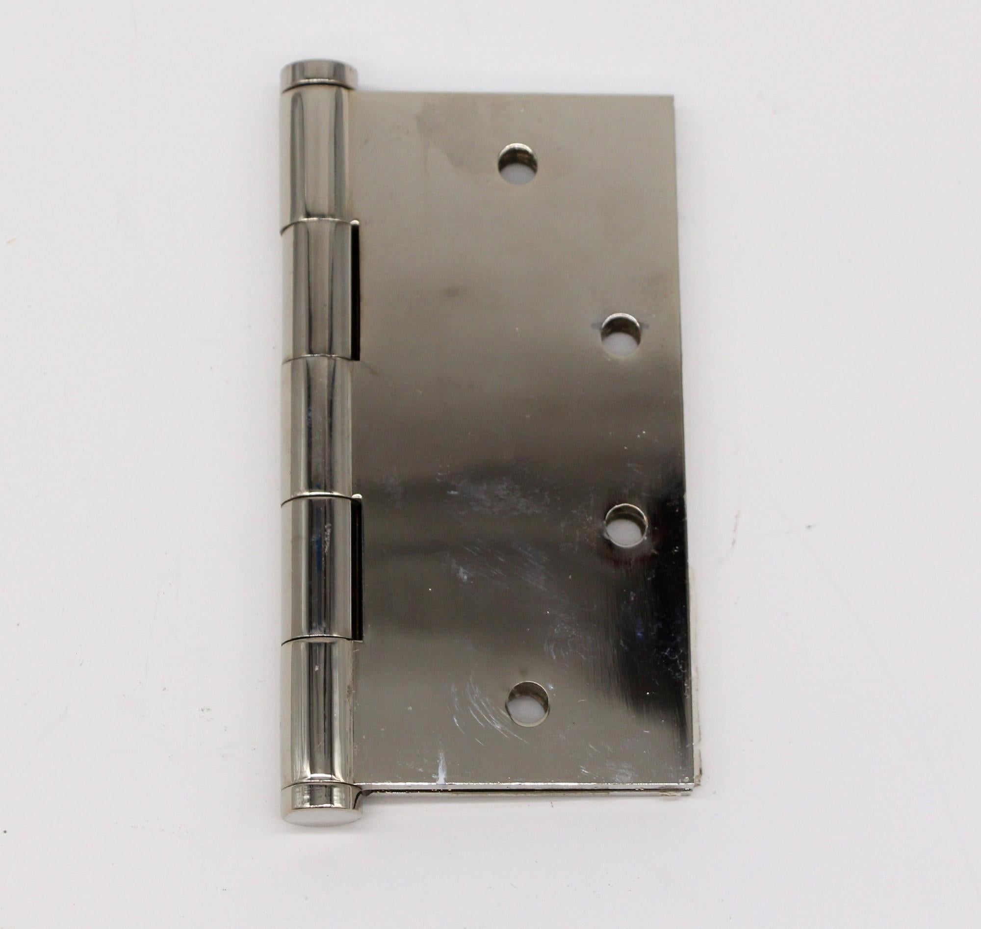 Baldwin classic chrome plated brass butt door hinge, 4.5 x 4.5. Has five knuckles, with a staggered hole pattern, and flat tips. Small qty. available at time of posting. Priced each. Please inquire. Please note, this item is located in our Scranton,