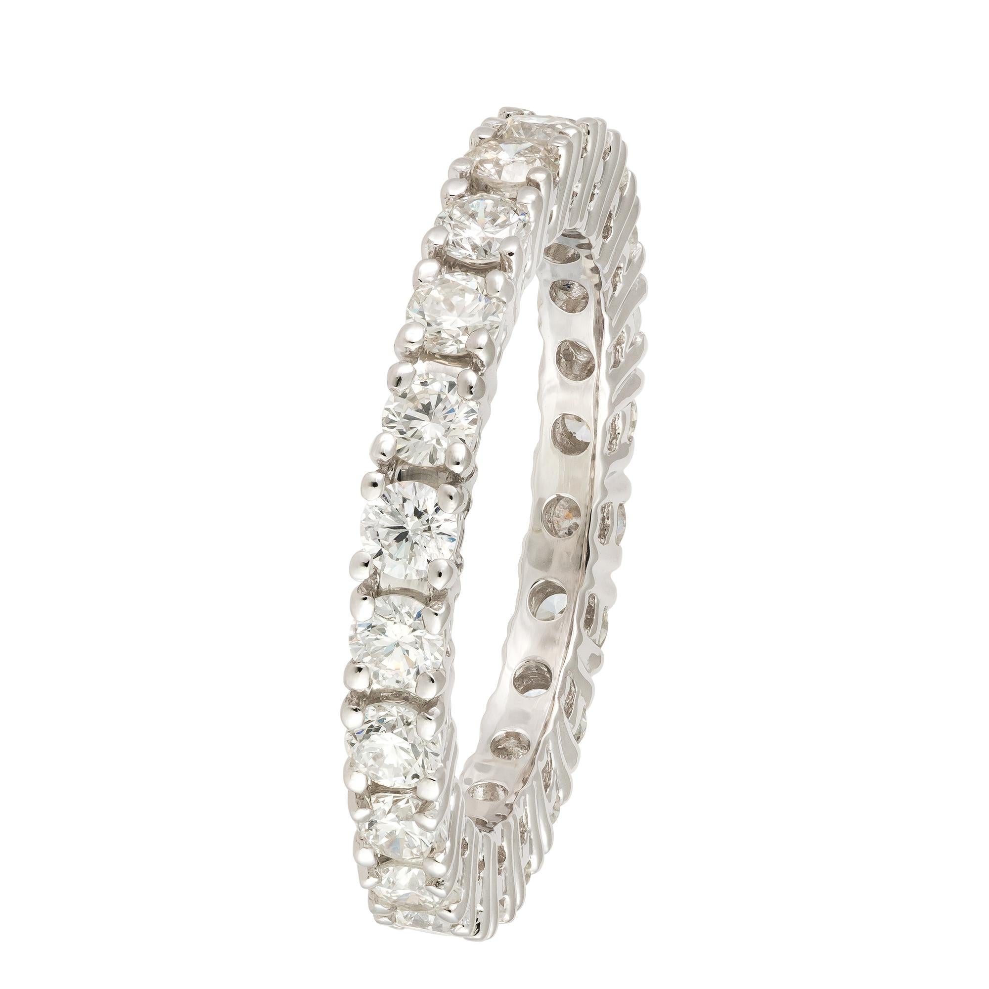 For Sale:  Classic Band White 18K Gold White Diamond Ring for Her 2
