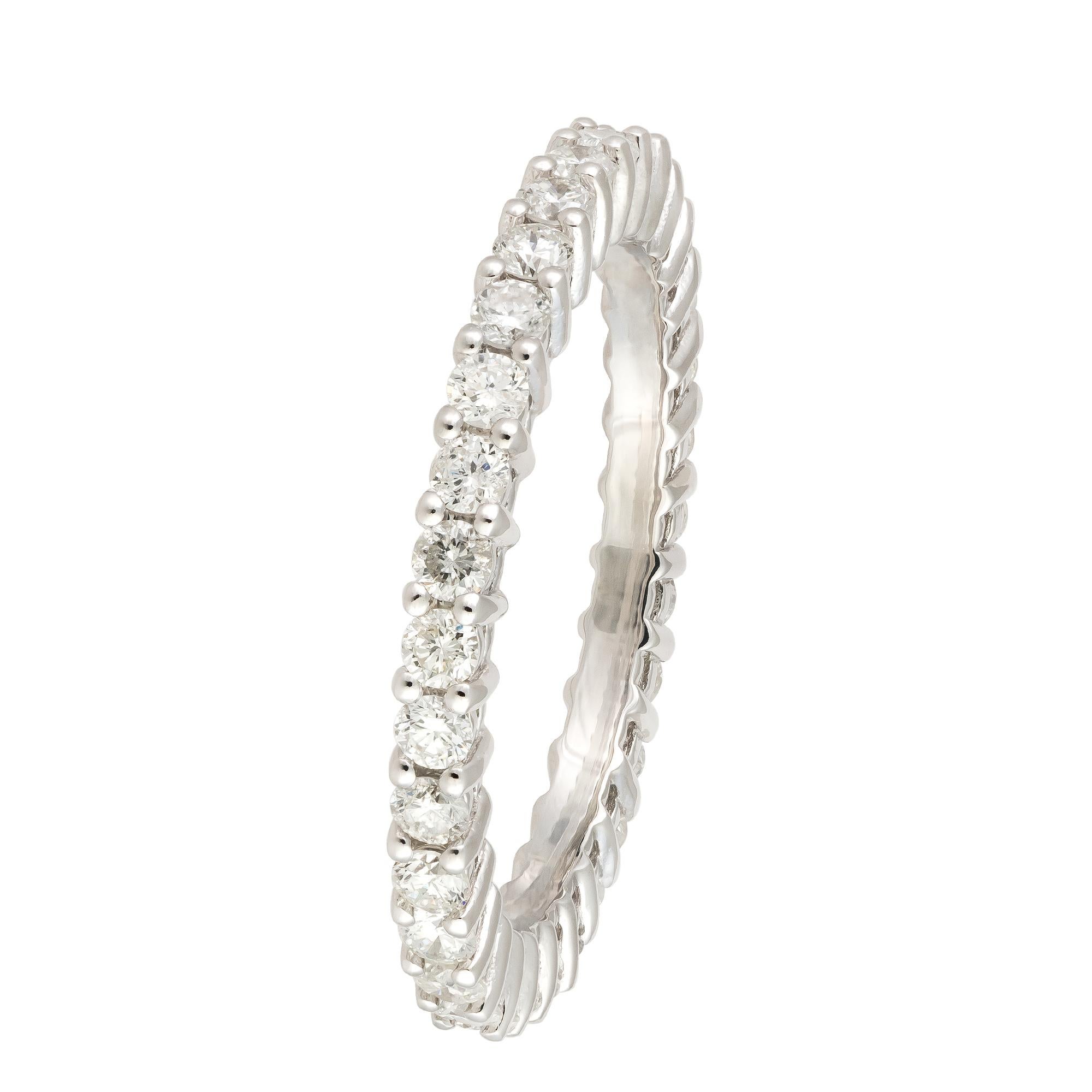 Im Angebot: Classic Band Weiß 18K Gold Weißer Diamant Ring für Sie () 3