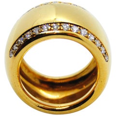Classic Band Diamond and 18 Karat Gold Ring with 0.84 Carat of Diamonds
