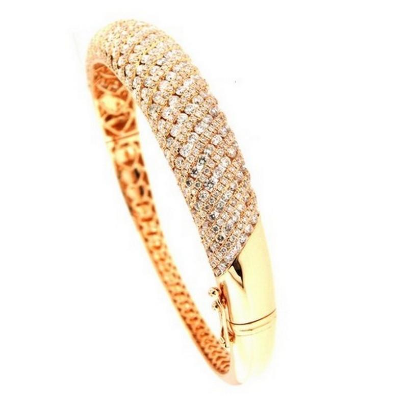 Round Cut Classic Bangle : 6 Ct Diamonds in 18K Rose Gold For Sale