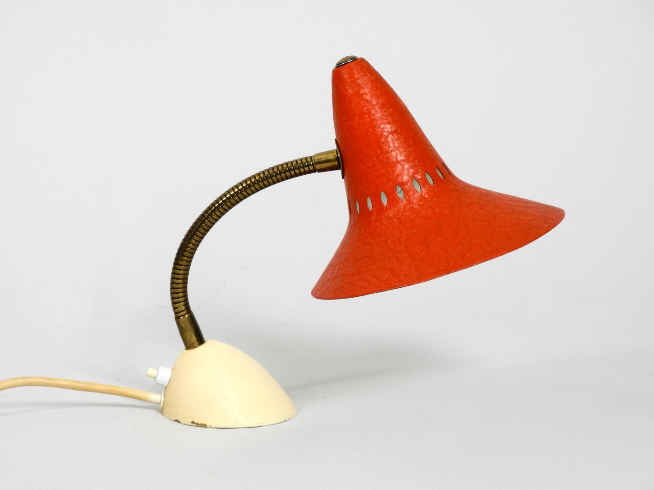 Classic Beautiful Mid-Century Modern Table Lamp In Good Condition For Sale In München, DE