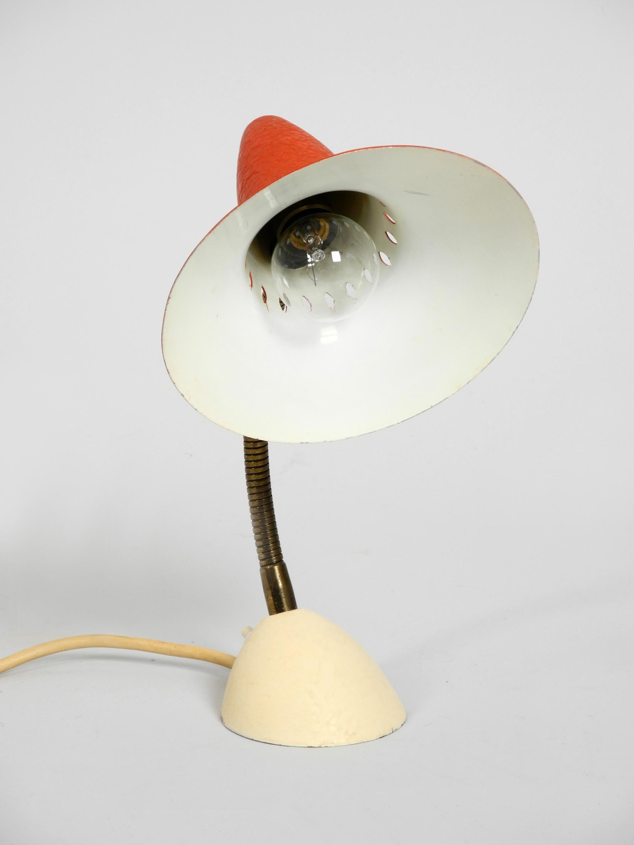 Classic Beautiful Mid-Century Modern Table Lamp For Sale 1