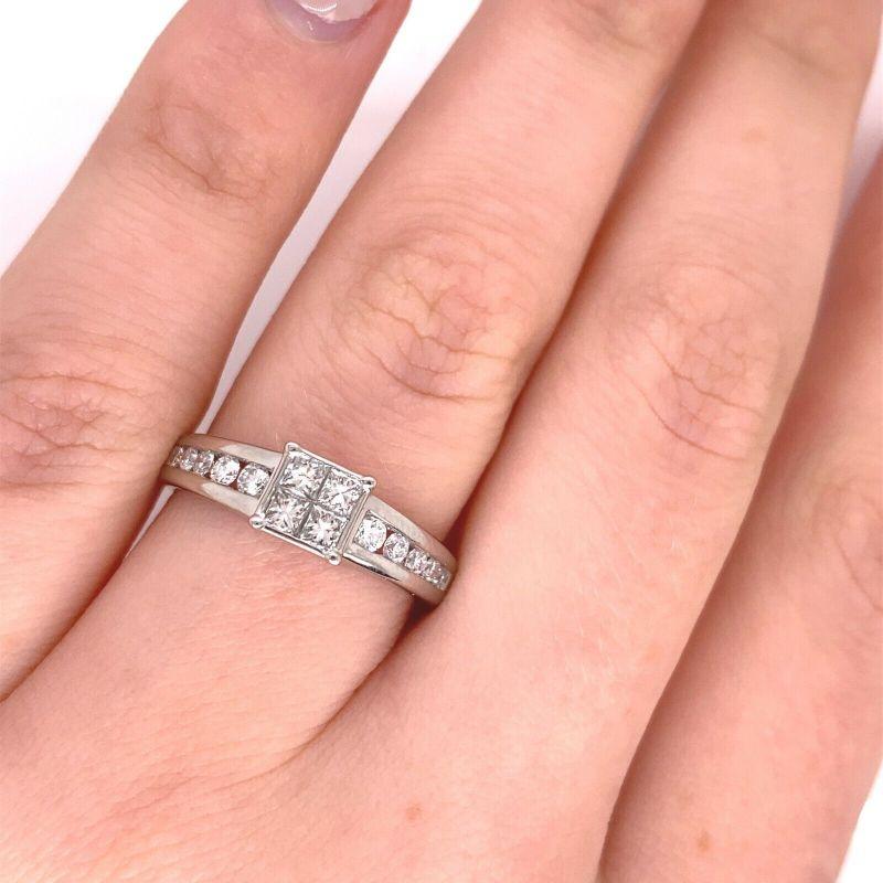 Women's Classic Beavebrooks 0.55ct G/SI1 Round Diamond & Princess Cut Diamond Ring For Sale