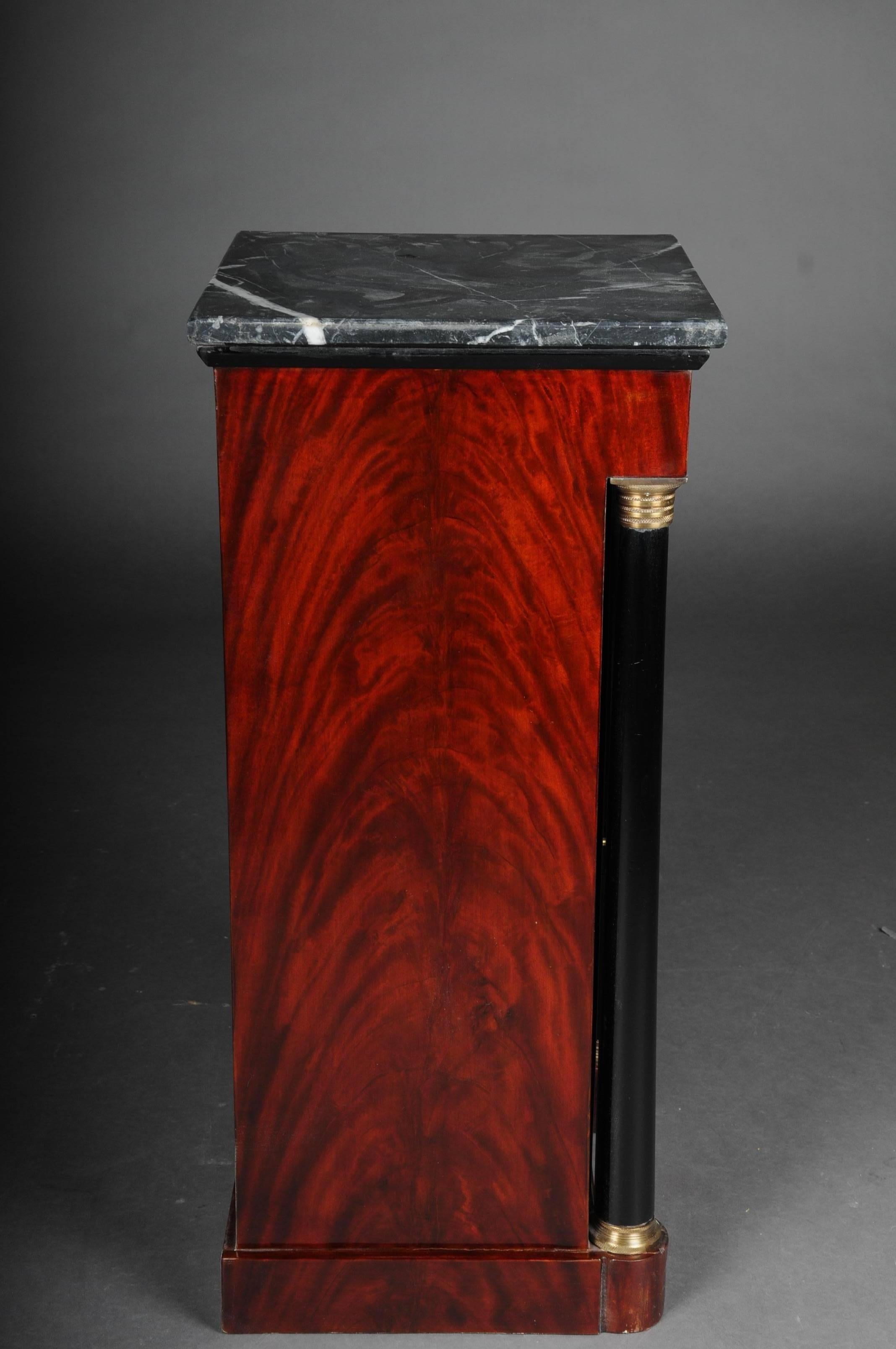 Mesilla de noche Classic, Mesilla auxiliar de Biedermeier, Caoba, Derecha siglo XX en venta