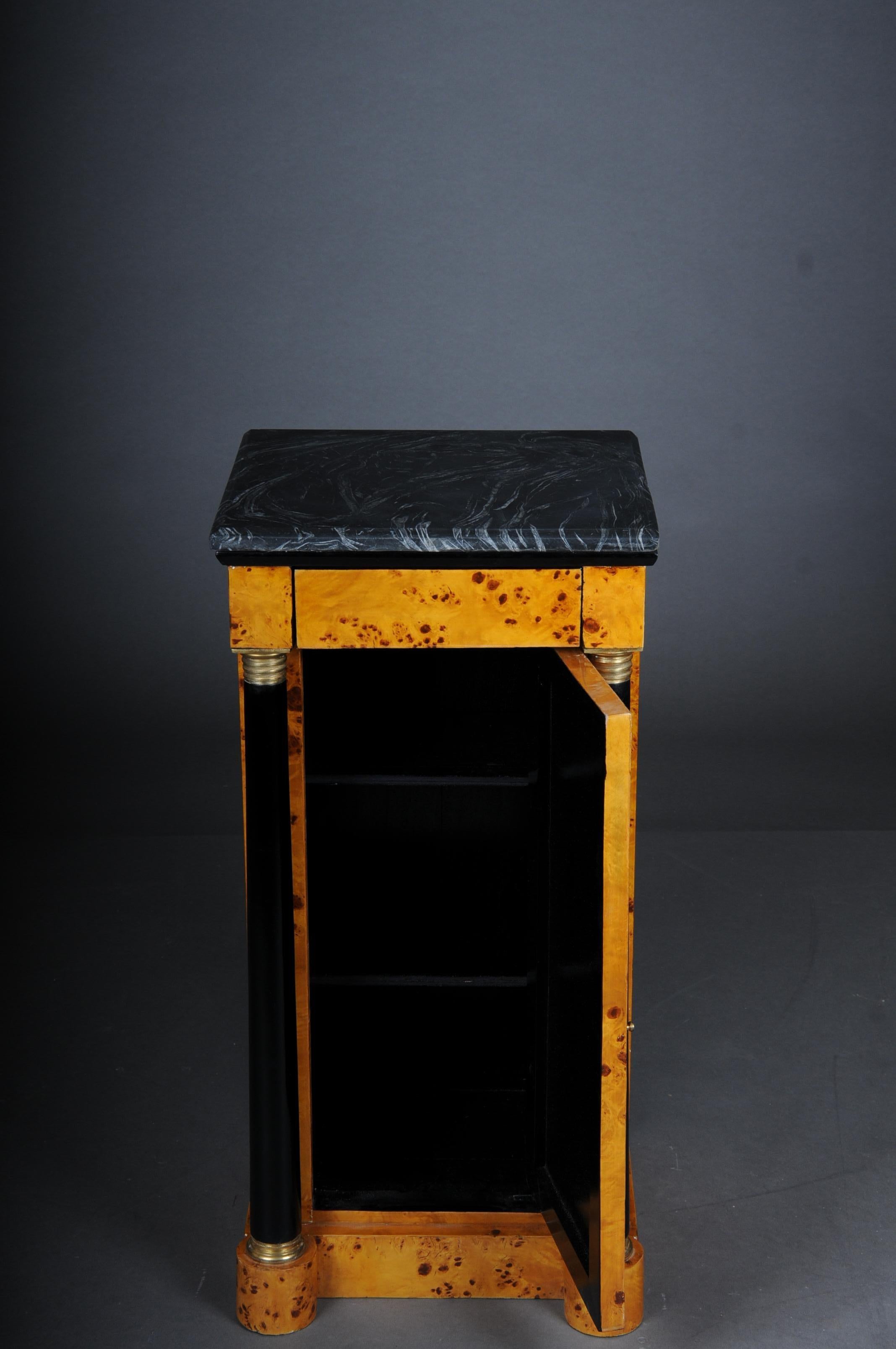Marmo Comodino classico, tavolino in stile Biedermeier, radice d'acero R in vendita