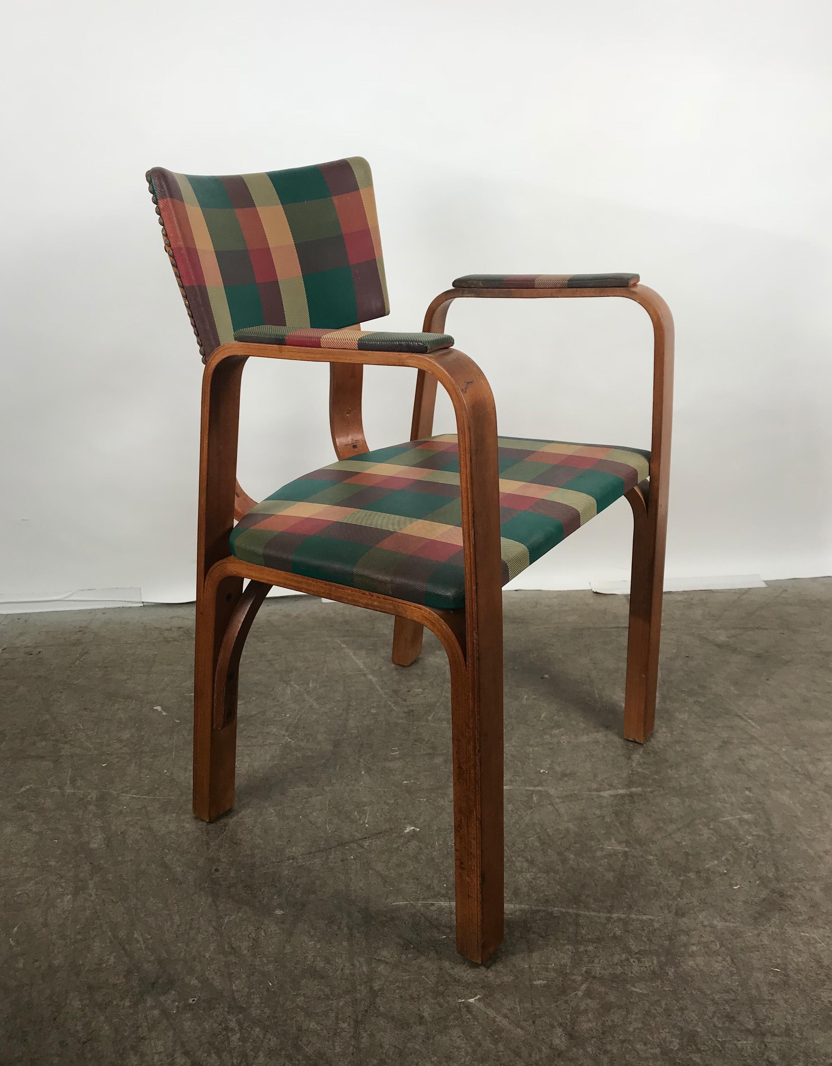 Klassischer Sessel aus Bugholz mit original kariertem Öltuch der Gebrüder Thonet, 1940 (Bauhaus) im Angebot