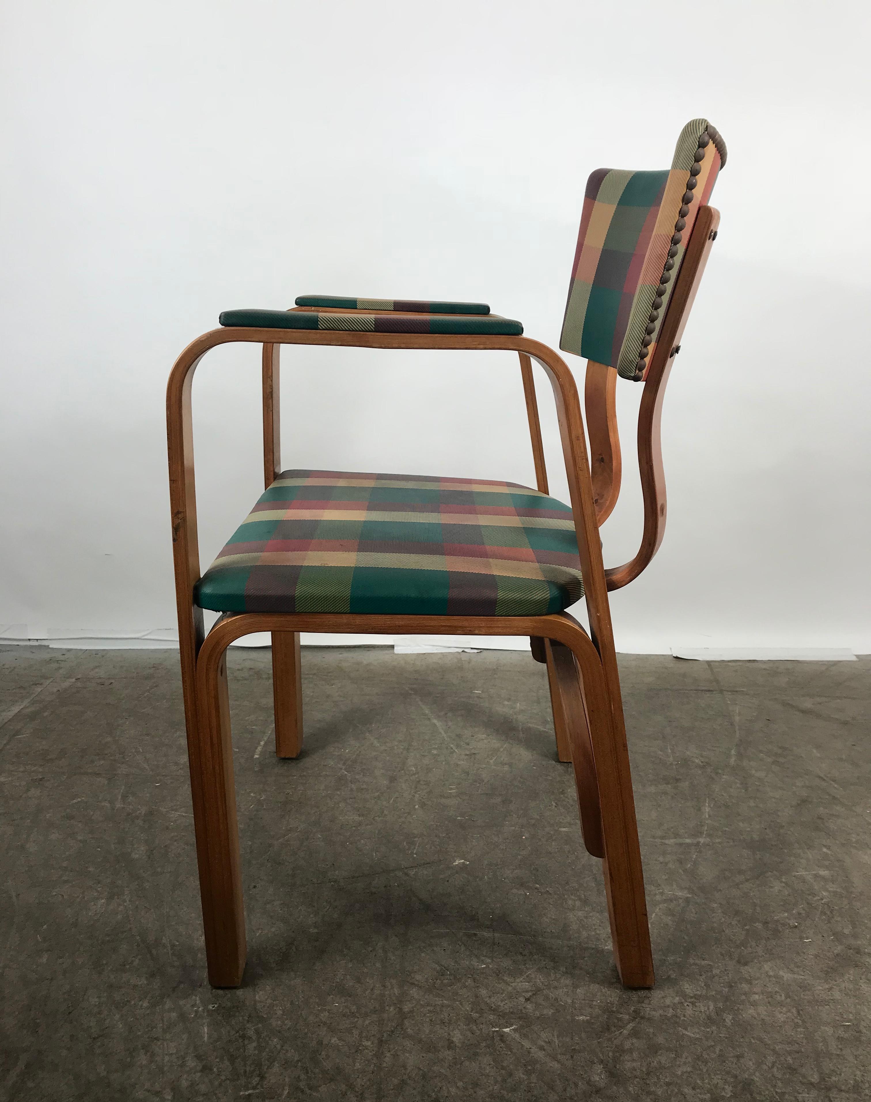 Bauhaus Classic Bentwood Armchair with Original Plaid Oil Cloth by Thonet Brothers 1940 For Sale