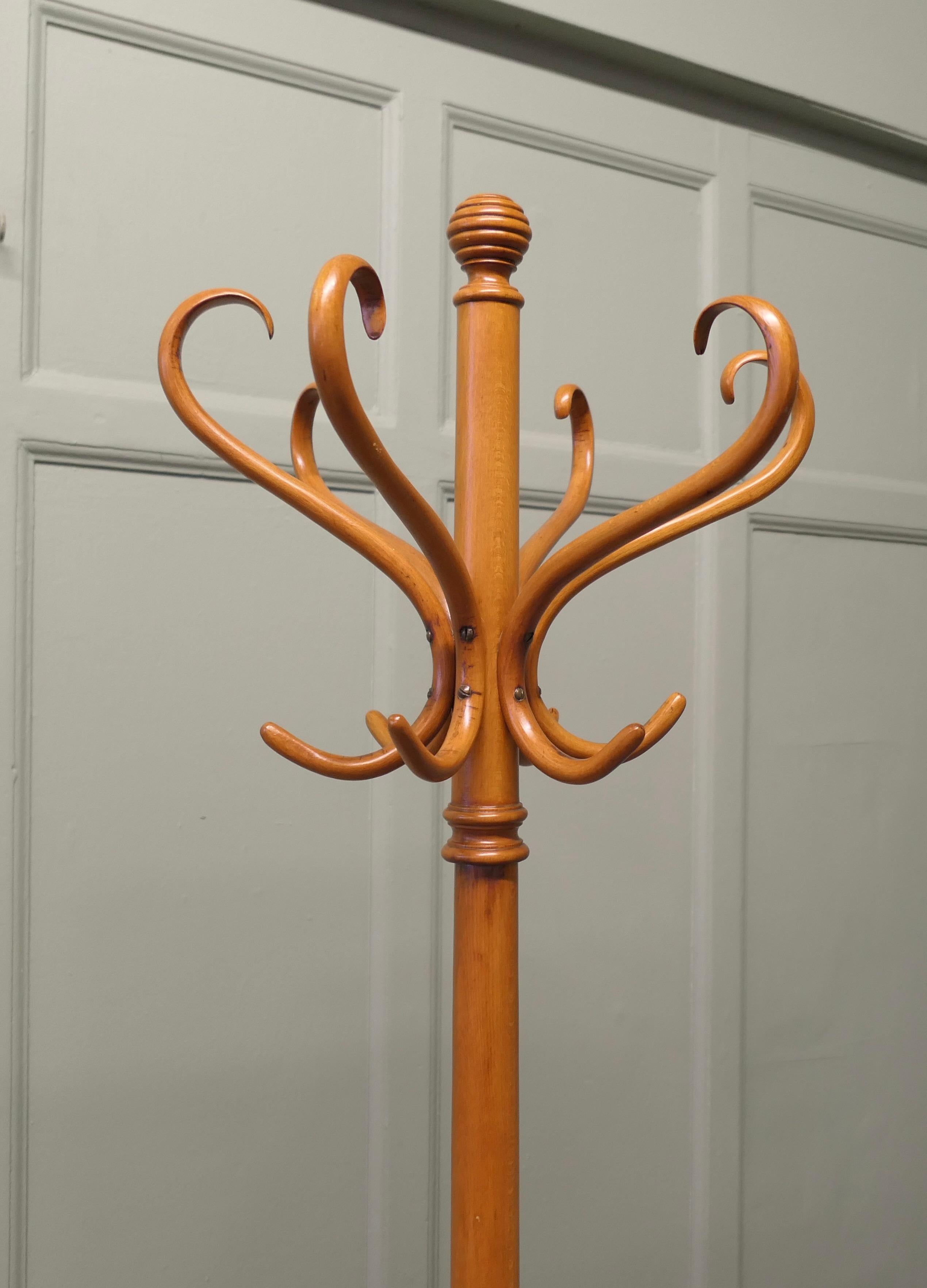 Mid-Century Modern Classic Bentwood Coat and Hat Hall Stand  This is a very attractive piece For Sale