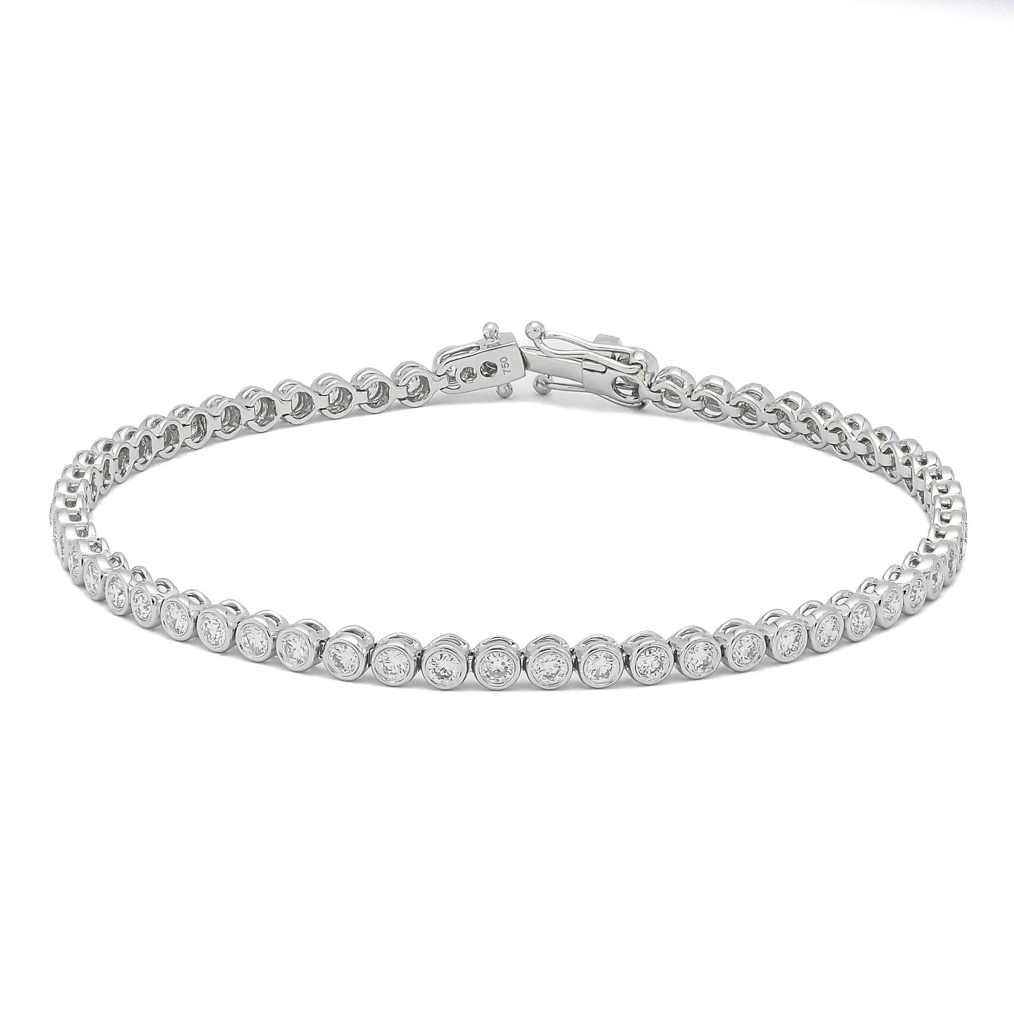 Natural Diamond 2.00 Carat  18k White Gold Classic Tennis Bracelet  In New Condition For Sale In Antwerpen, BE