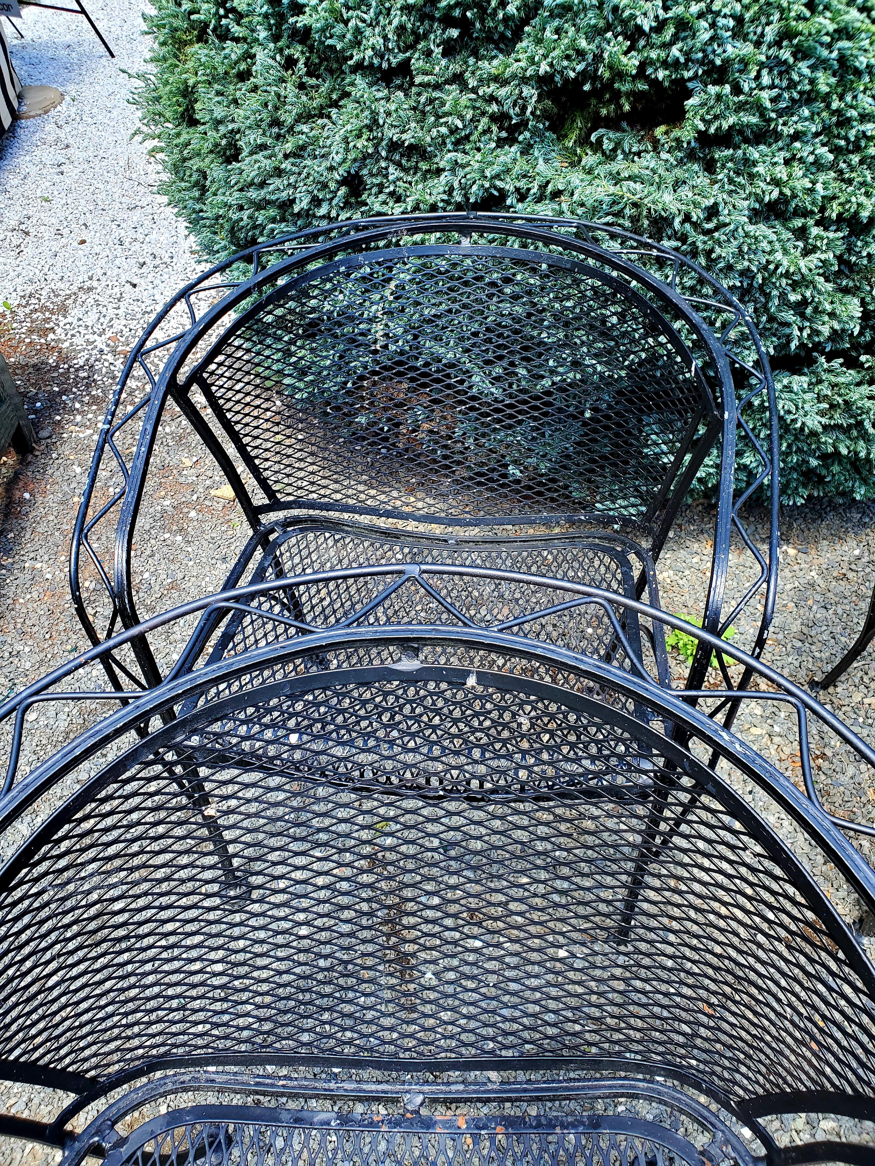 Classic Black Iron Mid-Century Modern Outdoor Dining Table and Chairs In Good Condition In Hopewell, NJ