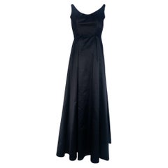 Robe de Couture classique noire sans manches à encolure en cœur, années 1960