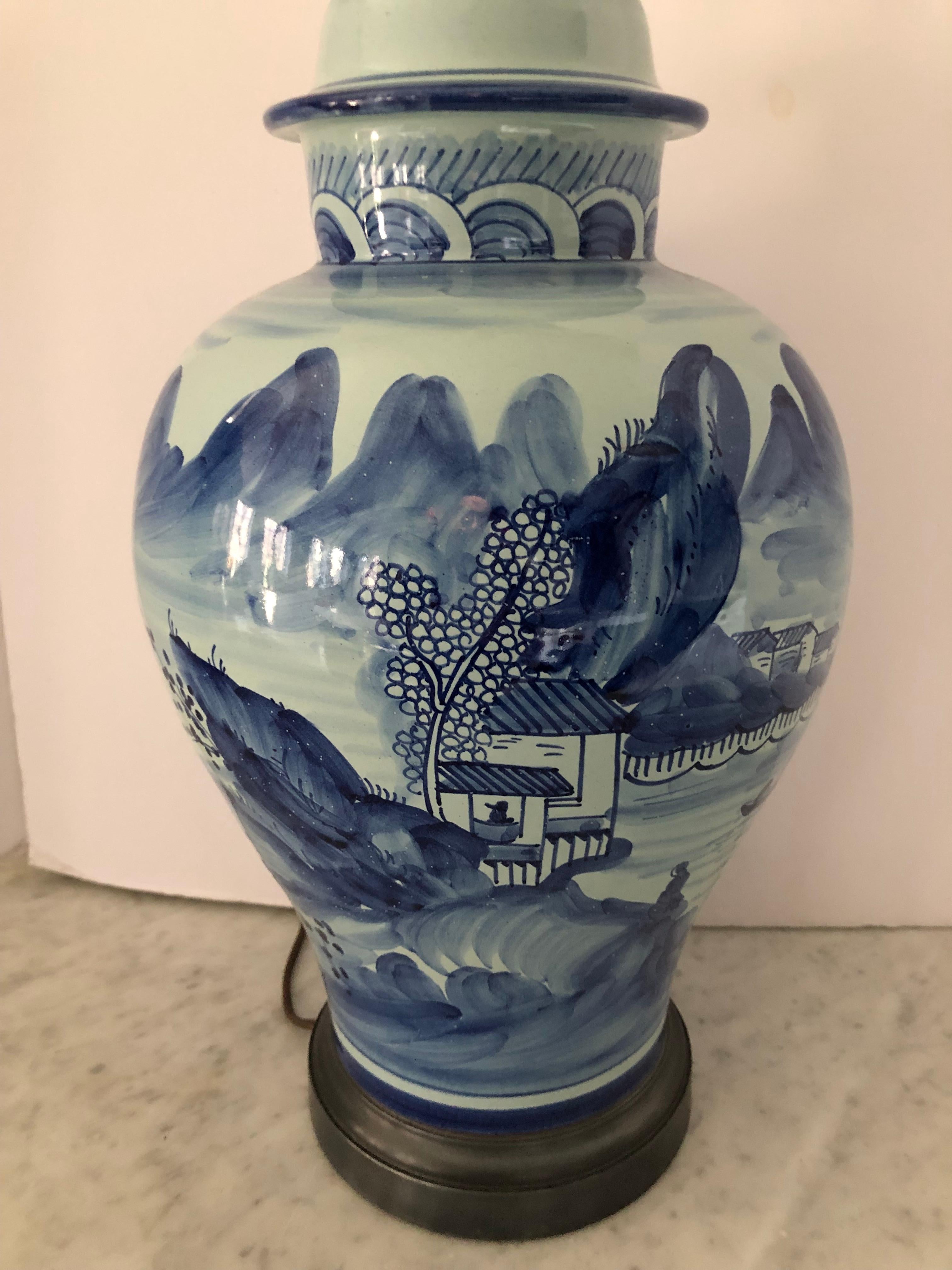 Classic Blue and White Ginger Jar Table Lamp by Chapman In Excellent Condition For Sale In Hopewell, NJ