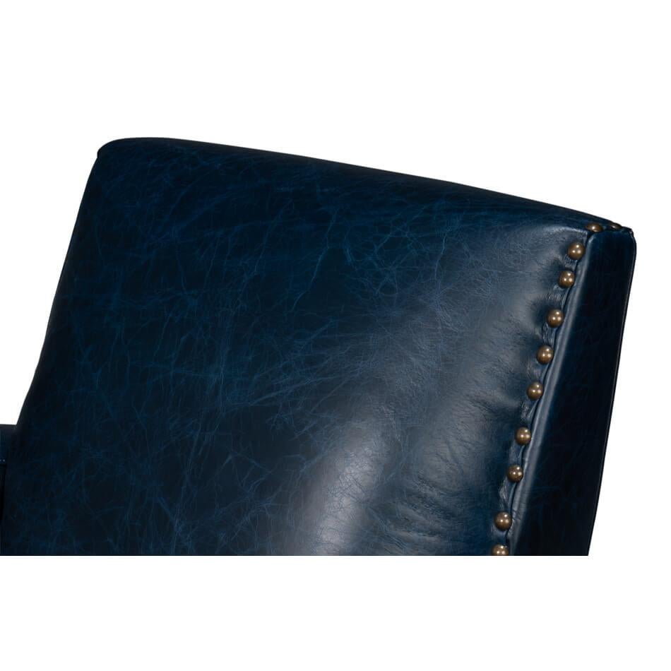 Cuir Classic Leather Fauteuil pivotant en cuir bleu en vente