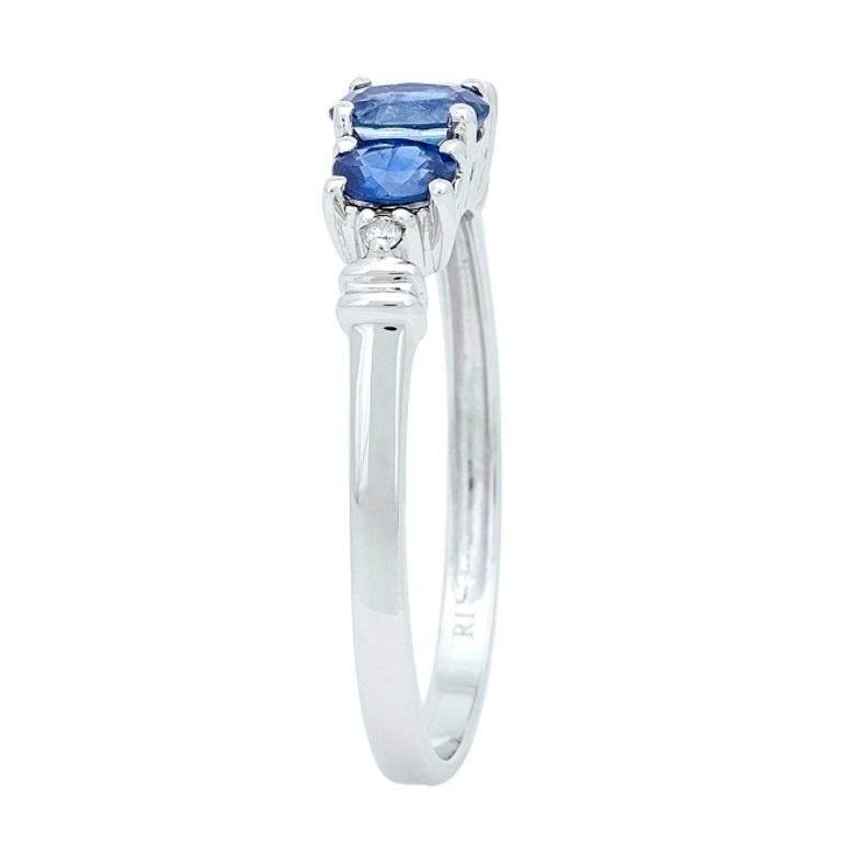 Classic Blauer Saphir 14k Weißgold Ovalschliff mit Rundschliff Diamant Akzent Ring (Art déco) im Angebot
