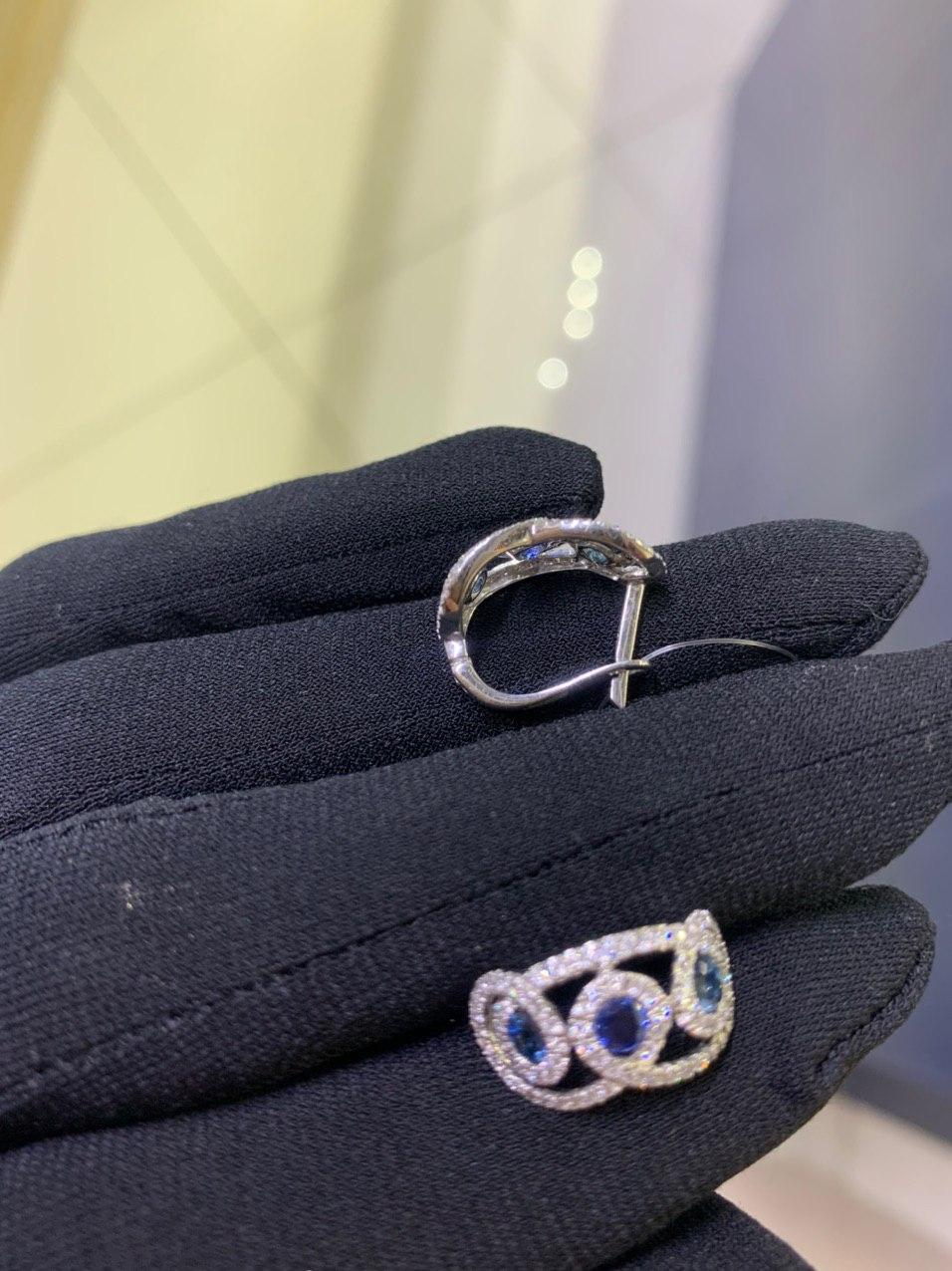 Classic Blue Sapphire Diamond White Gold Earrings In New Condition For Sale In Montreux, CH