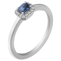 Klassischer klassischer Weißgoldring mit blauem Saphir und Diamant