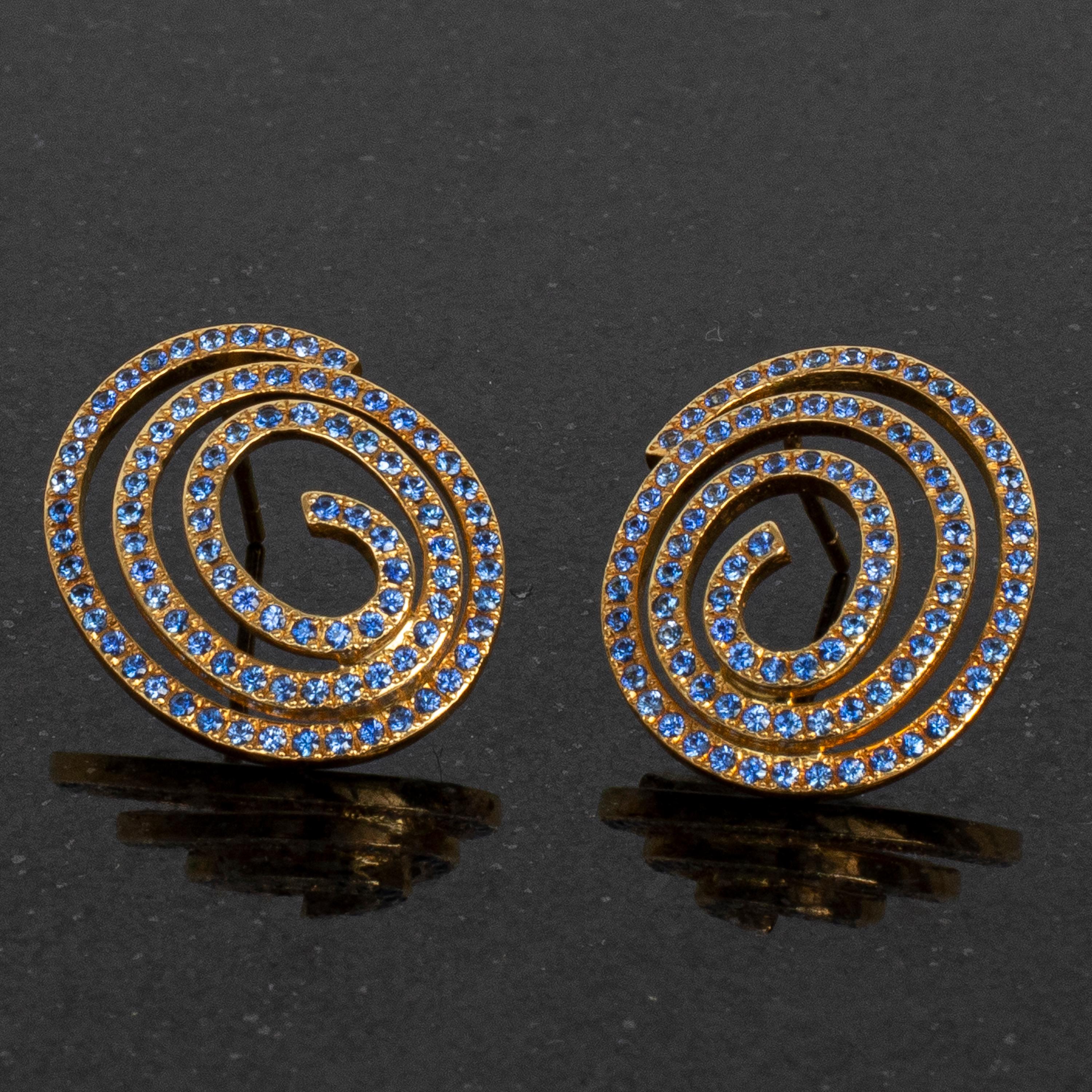 Contemporary Rosior Blue Sapphire Drop Earrings set in Yellow Gold