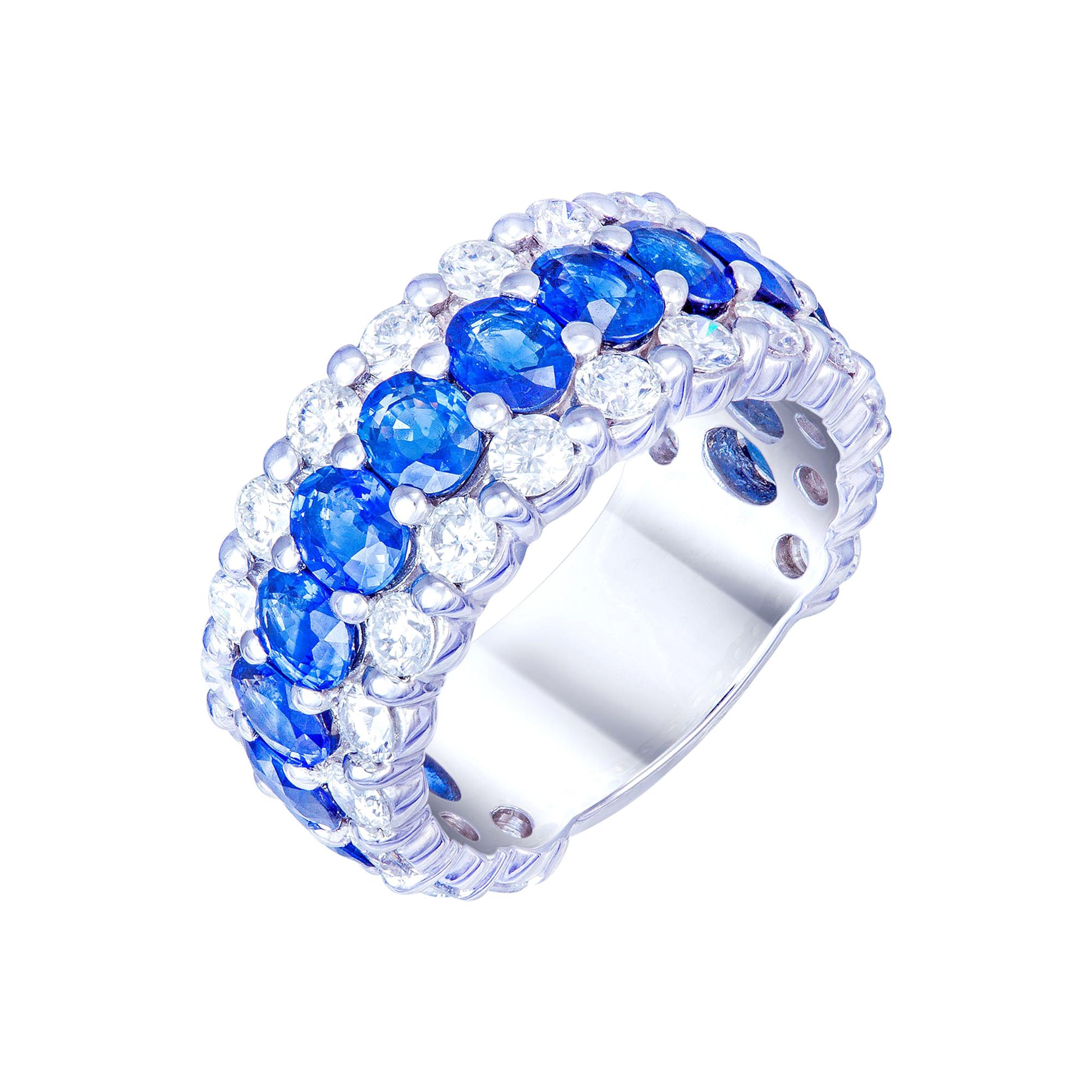 Bague à anneau classique en or blanc 18 carats avec saphir bleu et diamant blanc pour elle