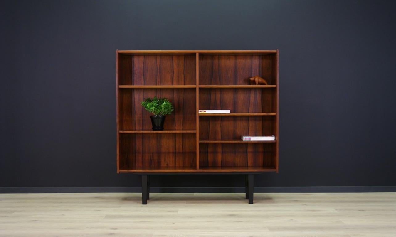Stylish 1960s-1970s bookcase with a minimalistic form. Beautiful straight line, Scandinavian design. The surface is veneered with a rosewood. Preserved in good condition (minor scratches), directly for use.

Dimensions: height 138.5 cm, width 144